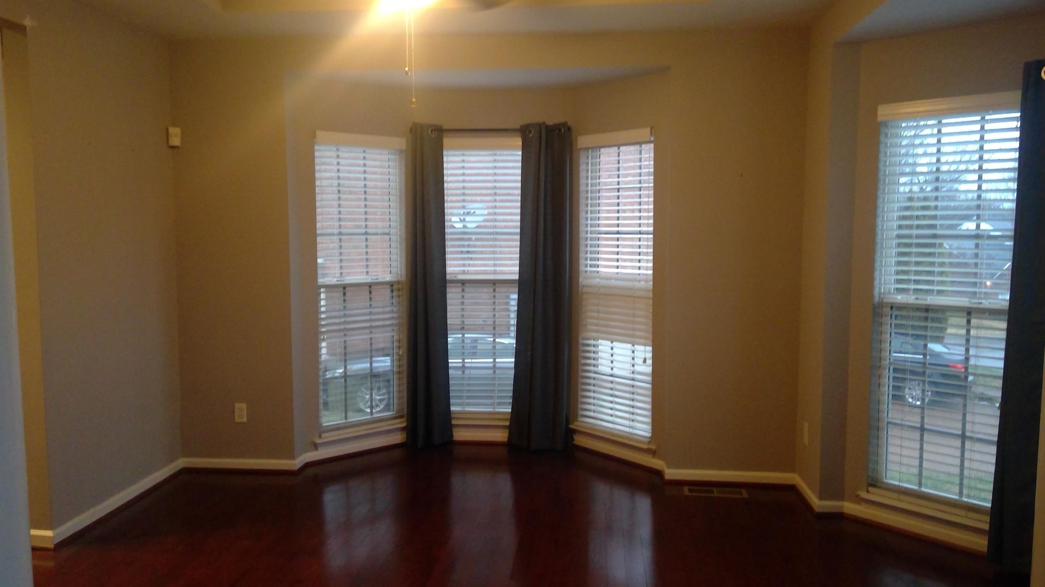 305 Sweetwater Ct Property Photo 5