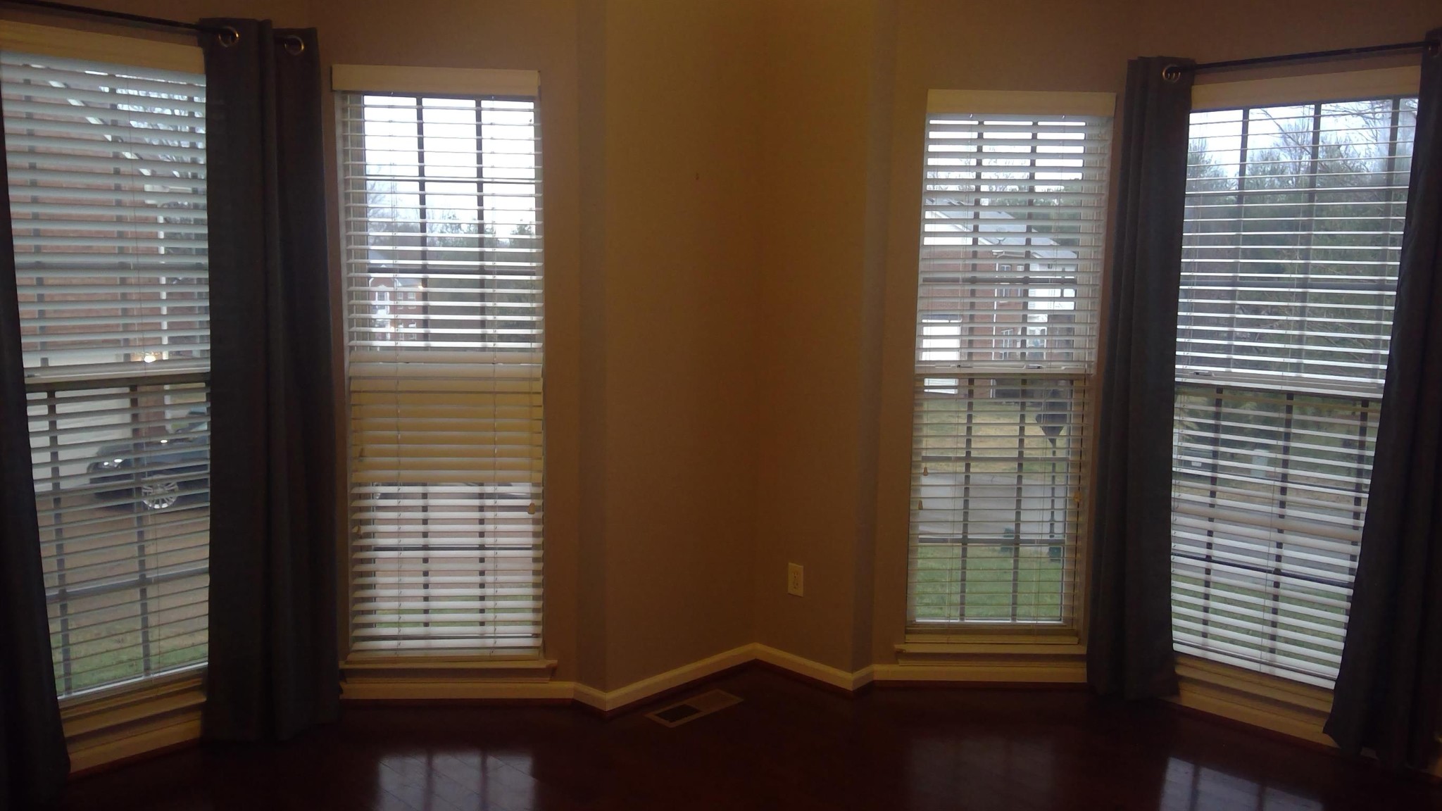 305 Sweetwater Ct Property Photo 6