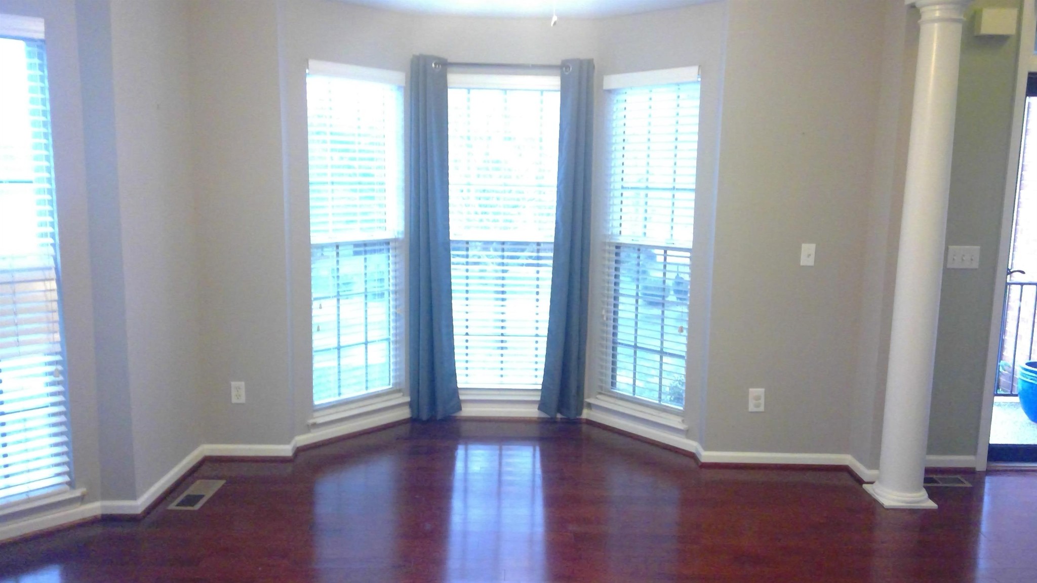 305 Sweetwater Ct Property Photo 7