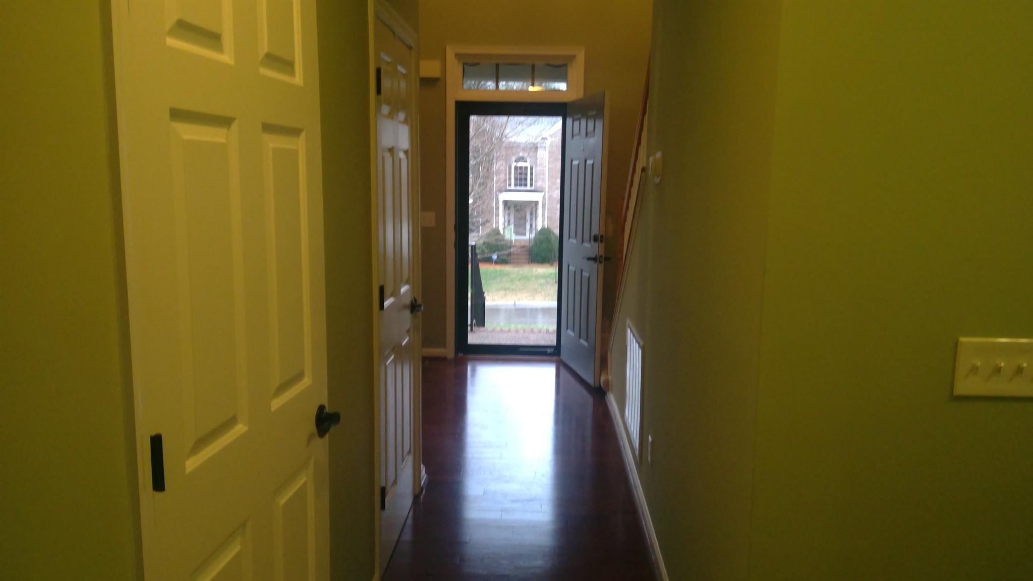 305 Sweetwater Ct Property Photo 12