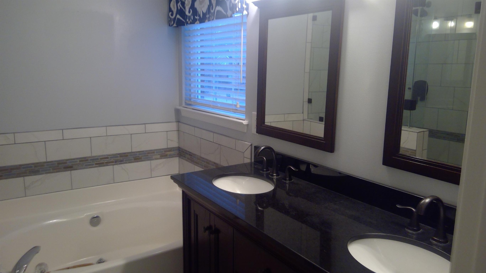 305 Sweetwater Ct Property Photo 18
