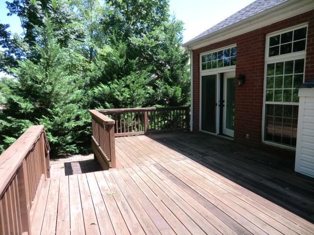305 Sweetwater Ct Property Photo 33