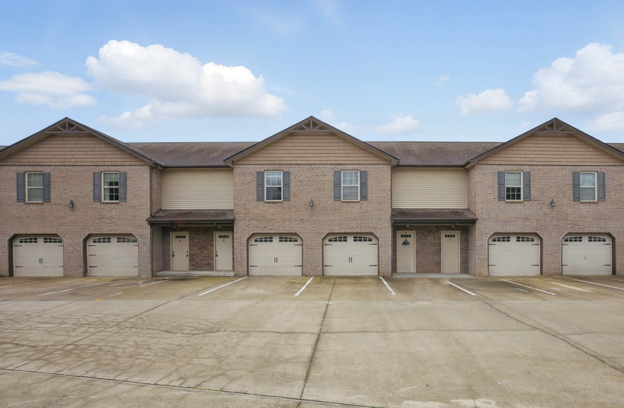 850 Tracy Ln Property Photo 1