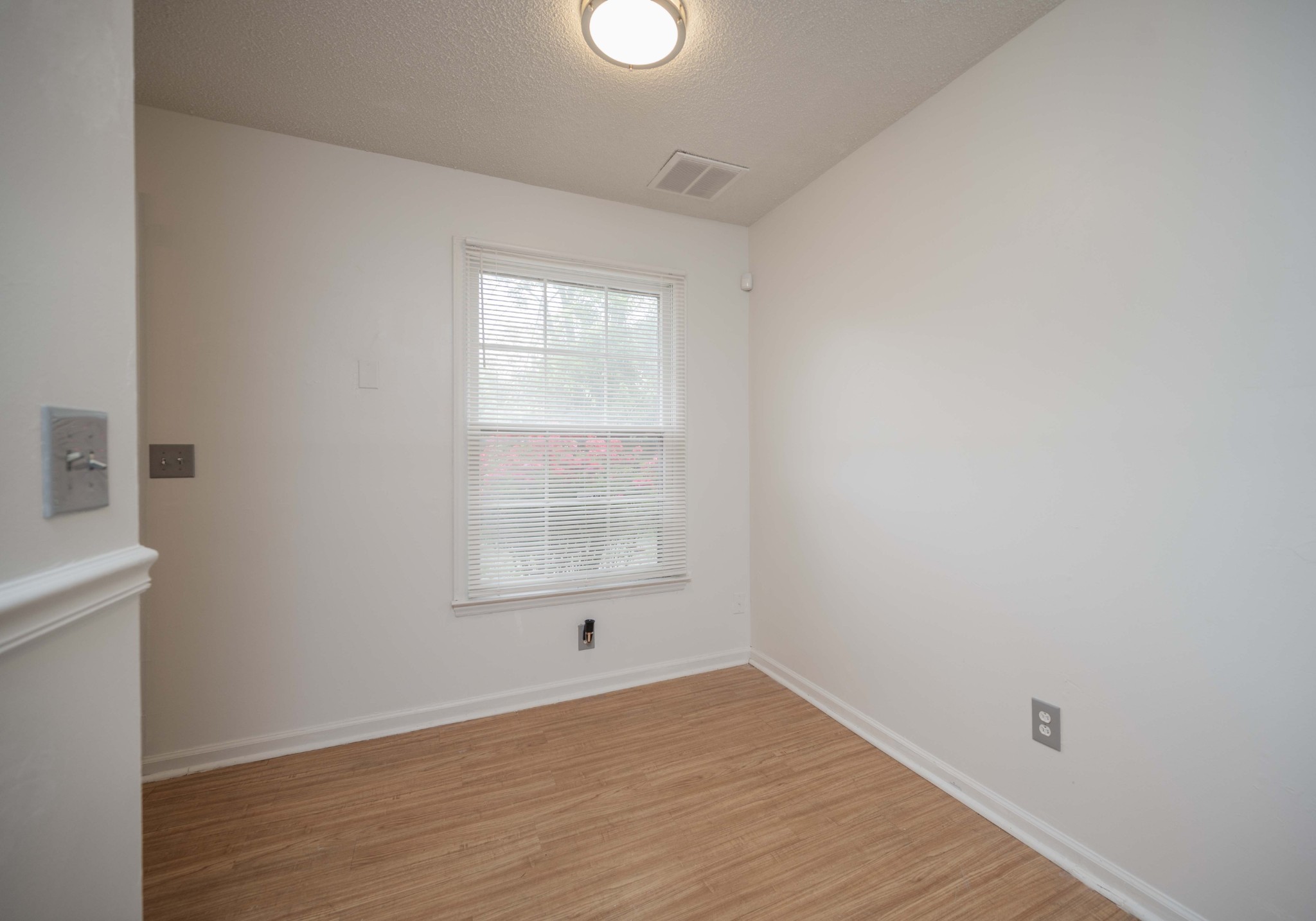 738 E Northfield Blvd Property Photo 10