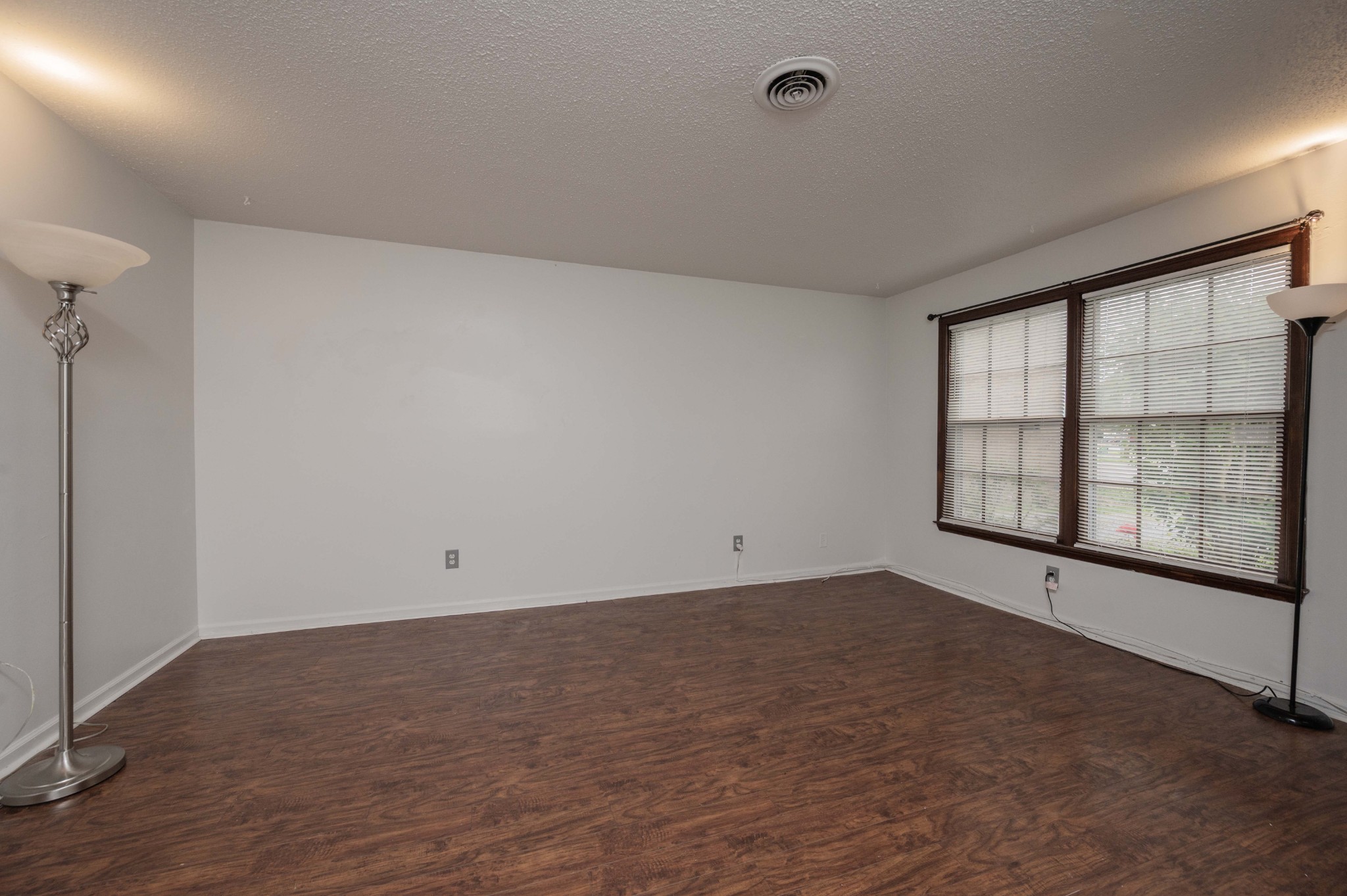 738 E Northfield Blvd Property Photo 11