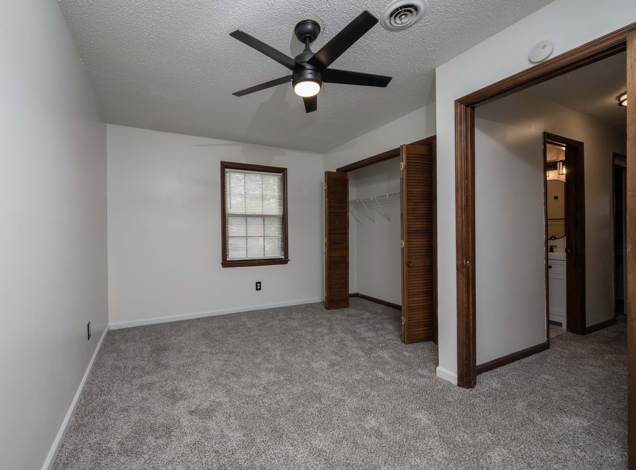 738 E Northfield Blvd Property Photo 12