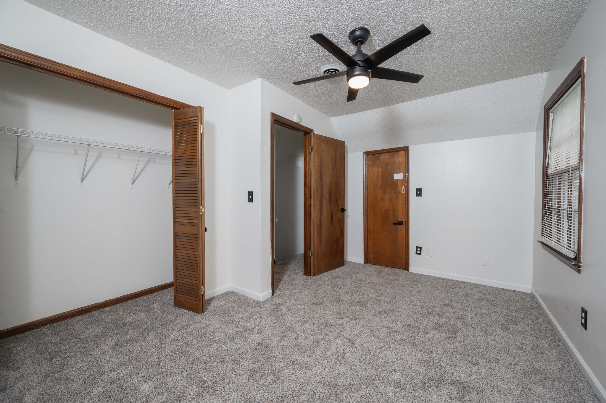 738 E Northfield Blvd Property Photo 13
