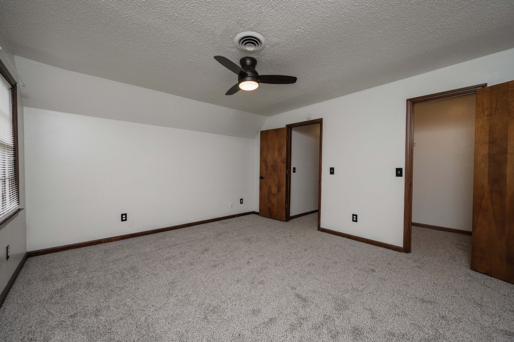 738 E Northfield Blvd Property Photo 16