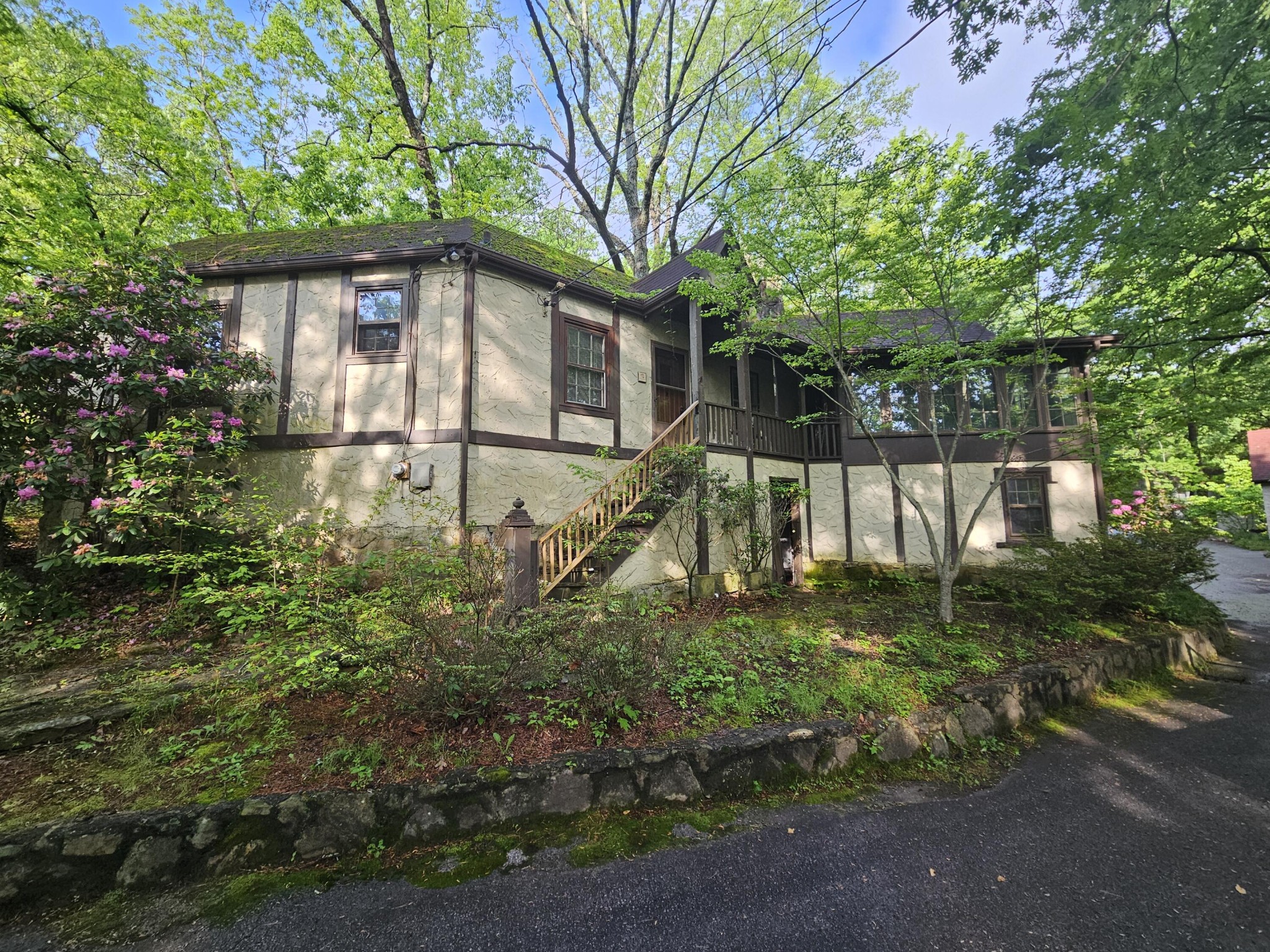 4 Mother Goose Village Property Photo 1