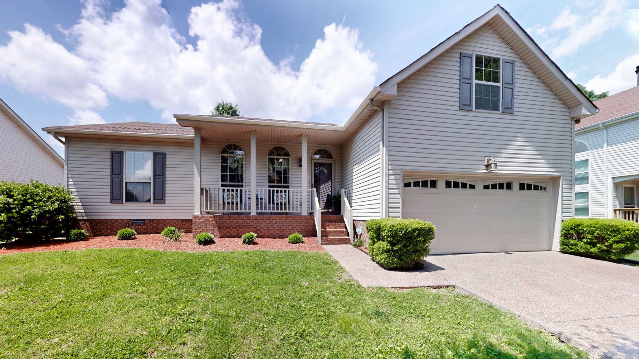 348 Huntington Dr Property Photo 1