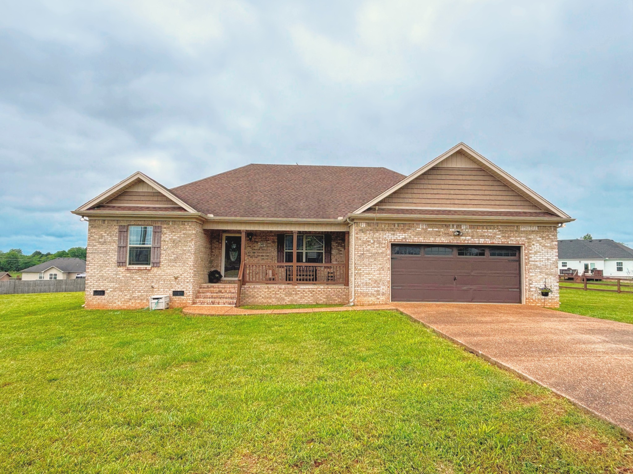1368 Volunteer Ln Property Photo 1