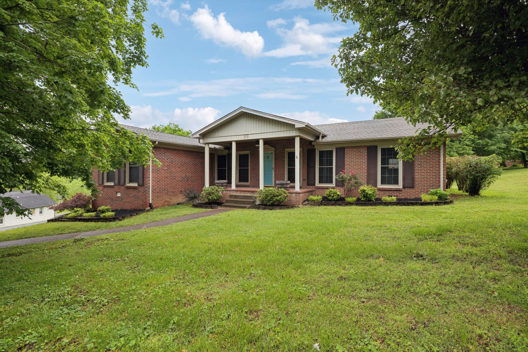 303 Carol Dr Property Photo 1