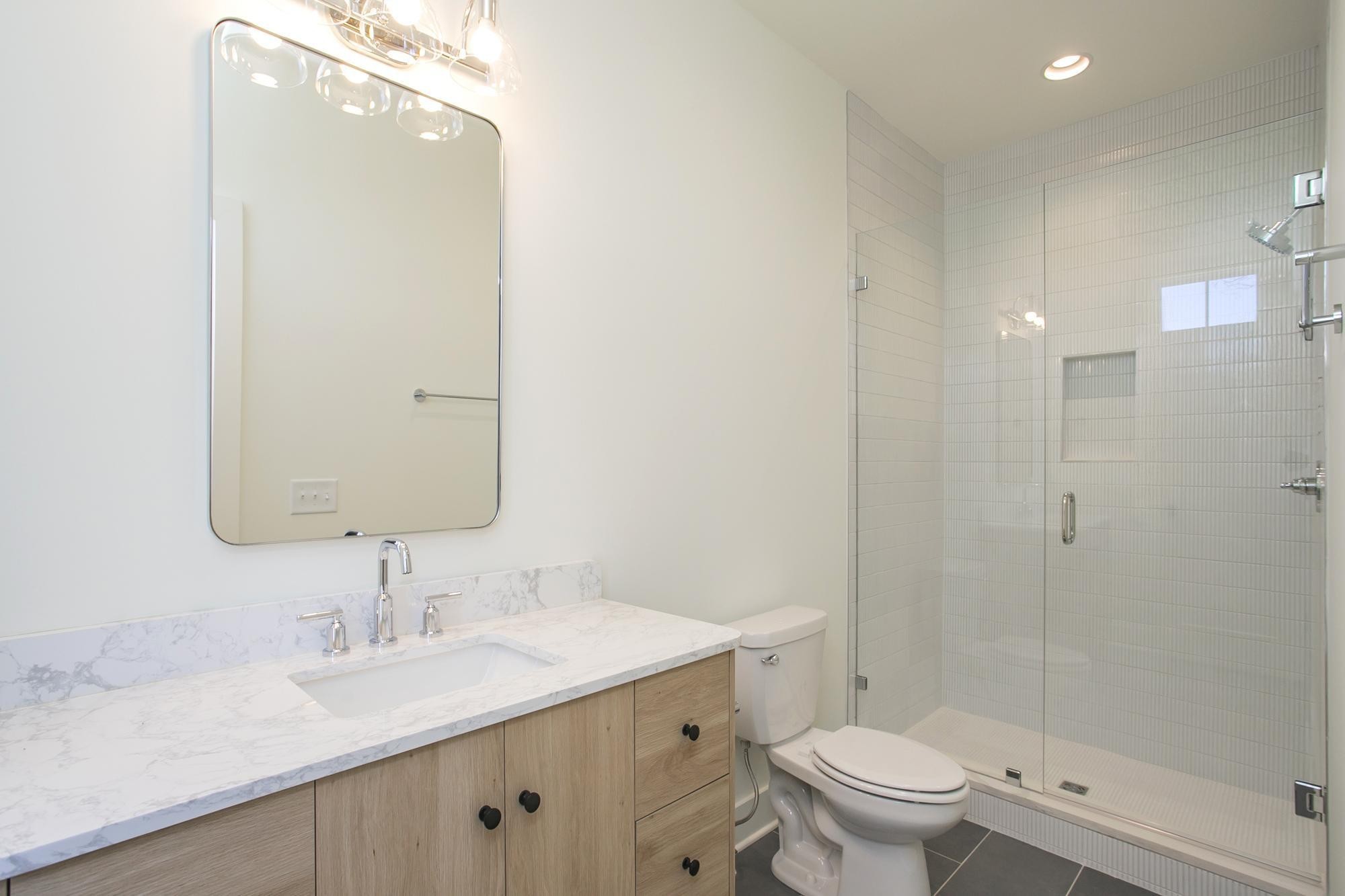 431b Basswood Ave Property Photo 43
