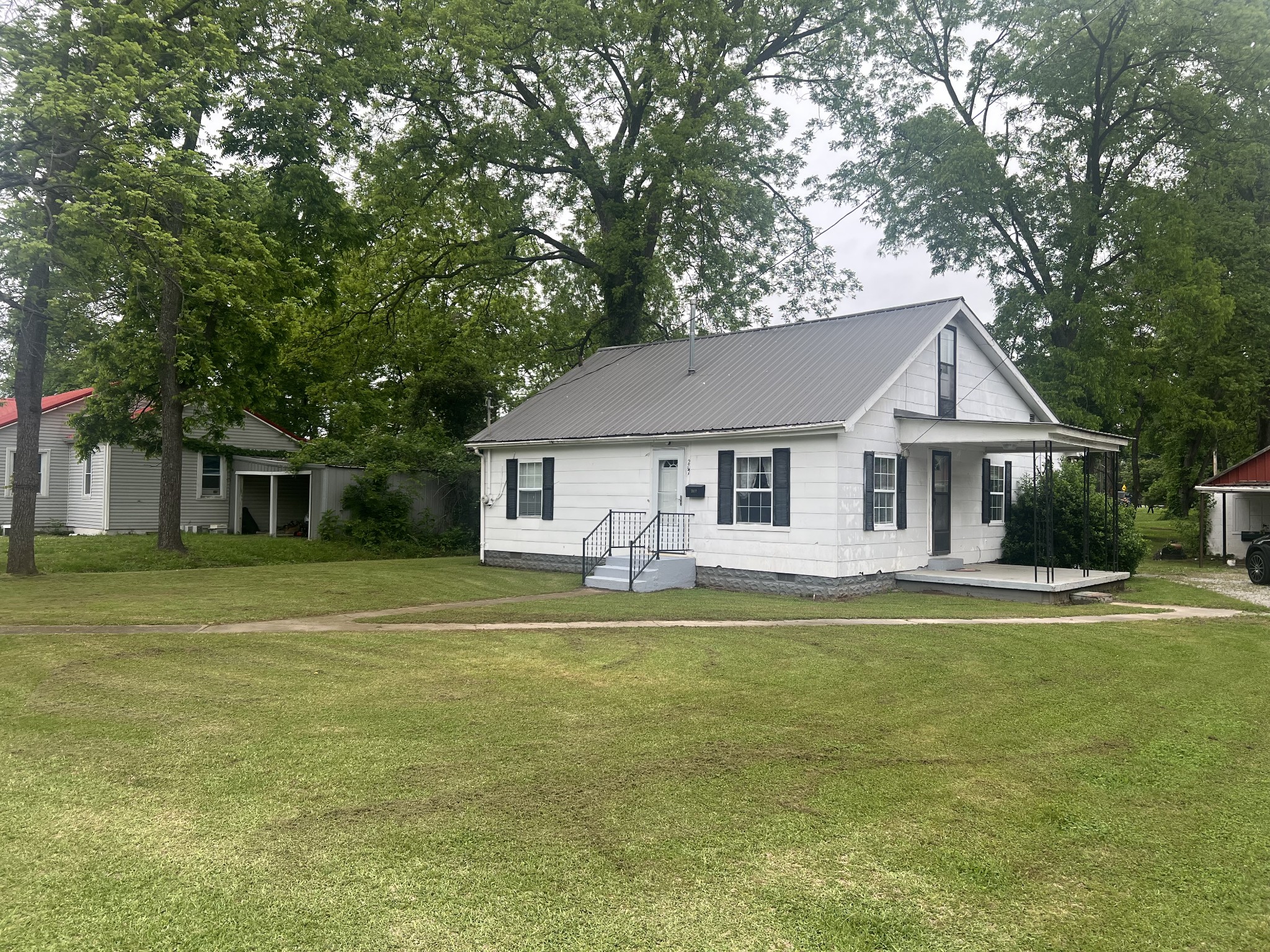 207 Powell St Property Photo 1