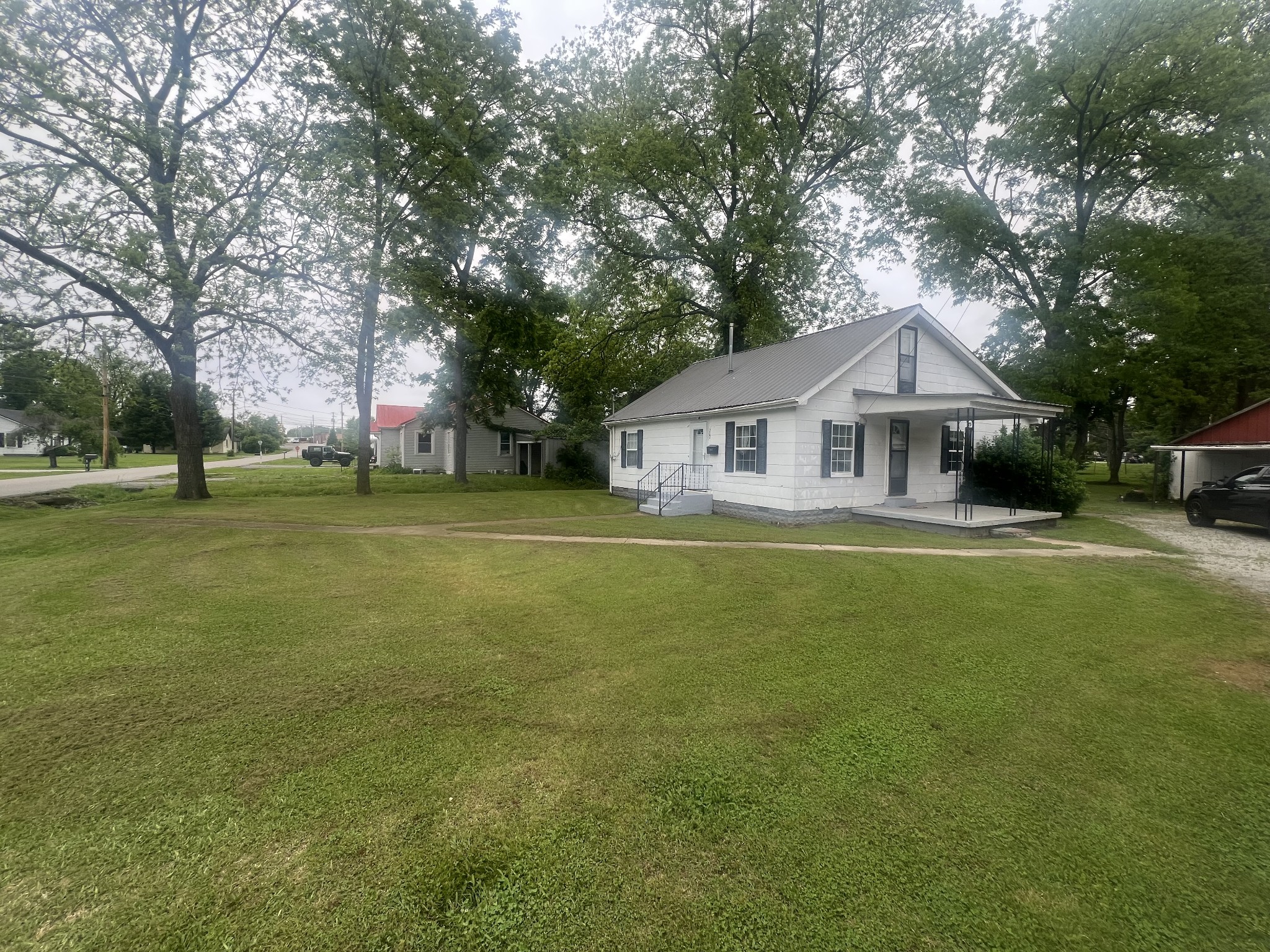 207 Powell St Property Photo 3