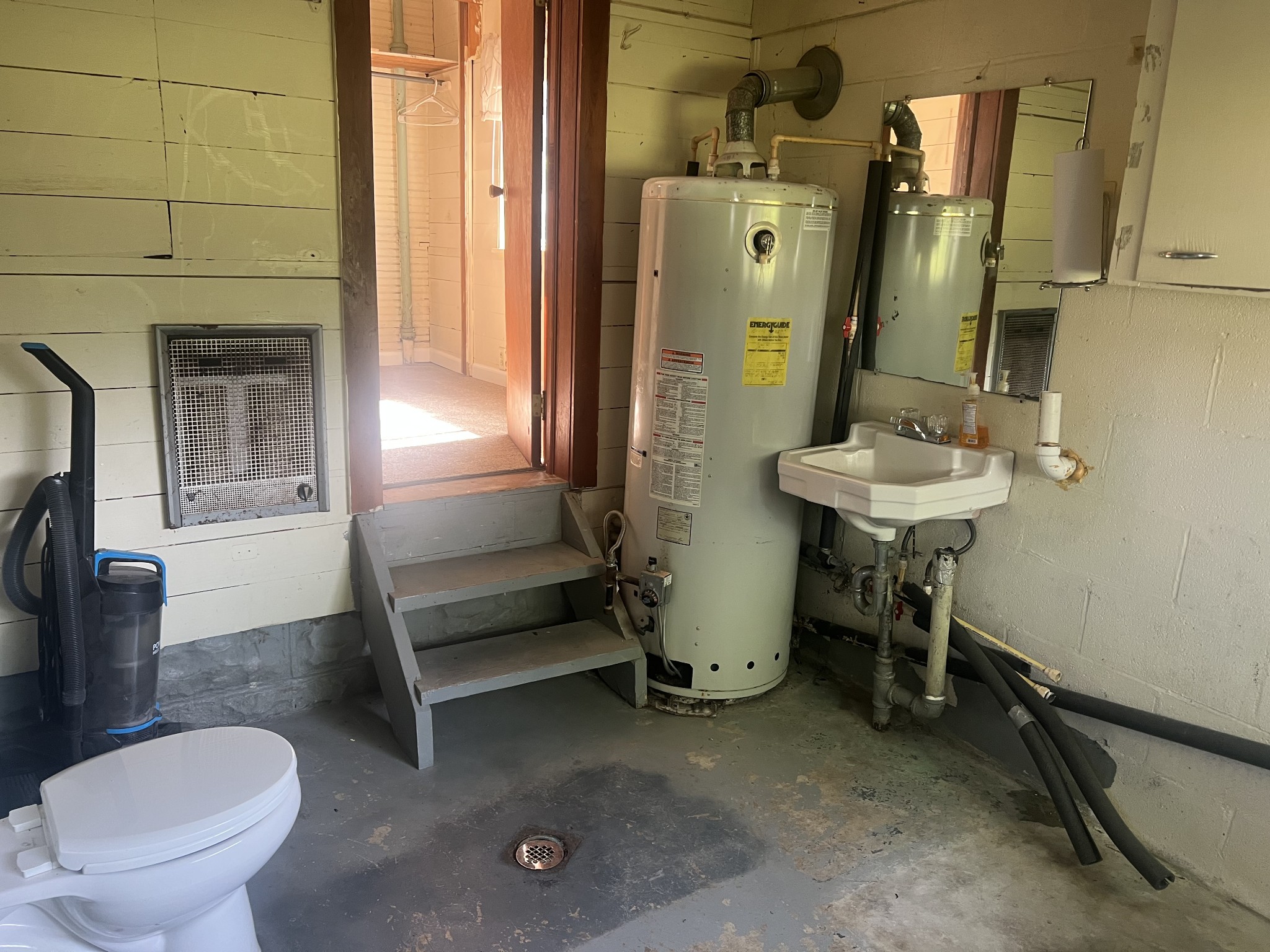 207 Powell St Property Photo 16