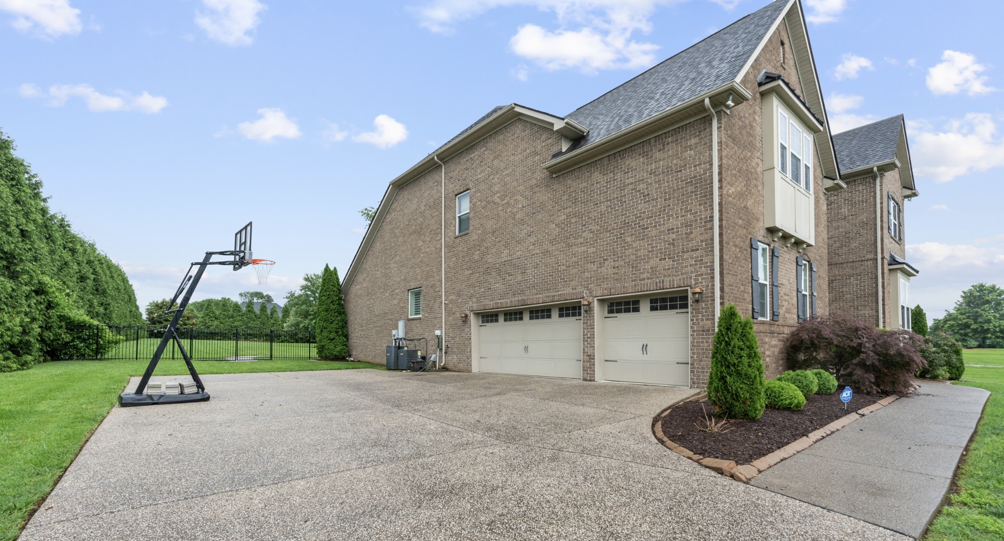 810 Pine Terrace Dr Property Photo 3