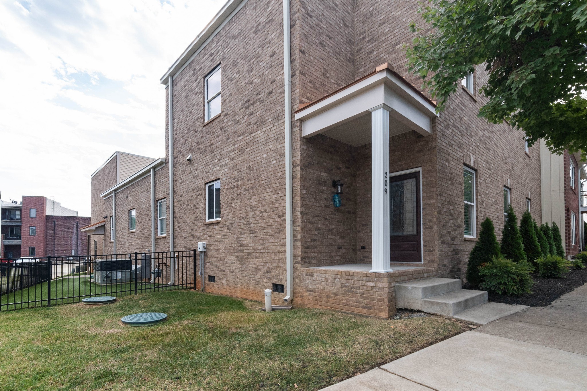 209 Augusta Ave Property Photo 43