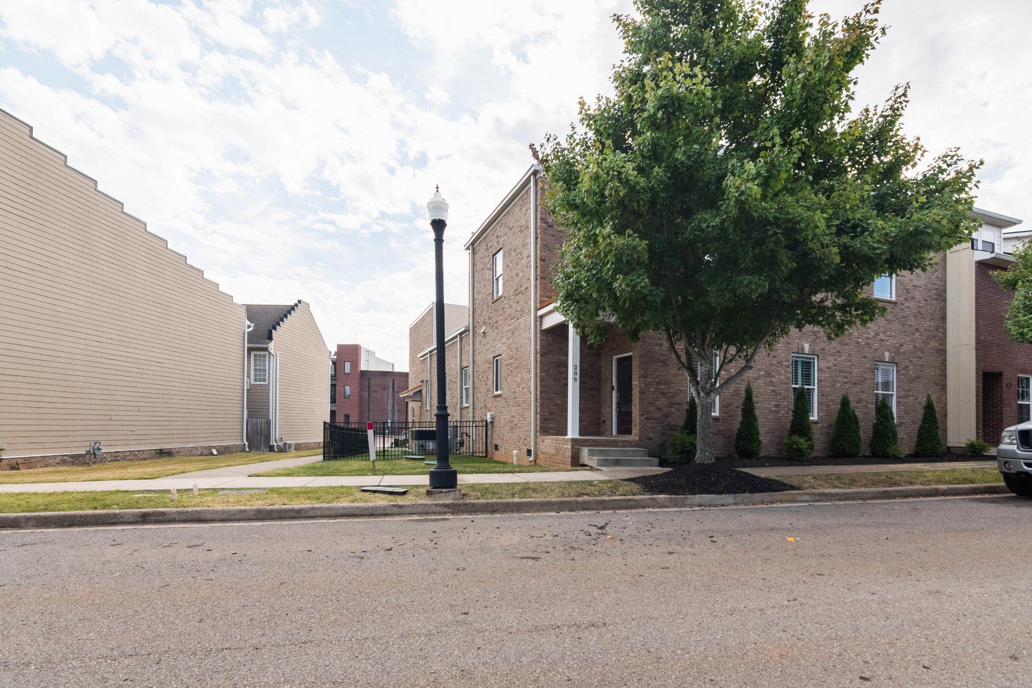 209 Augusta Ave Property Photo 44