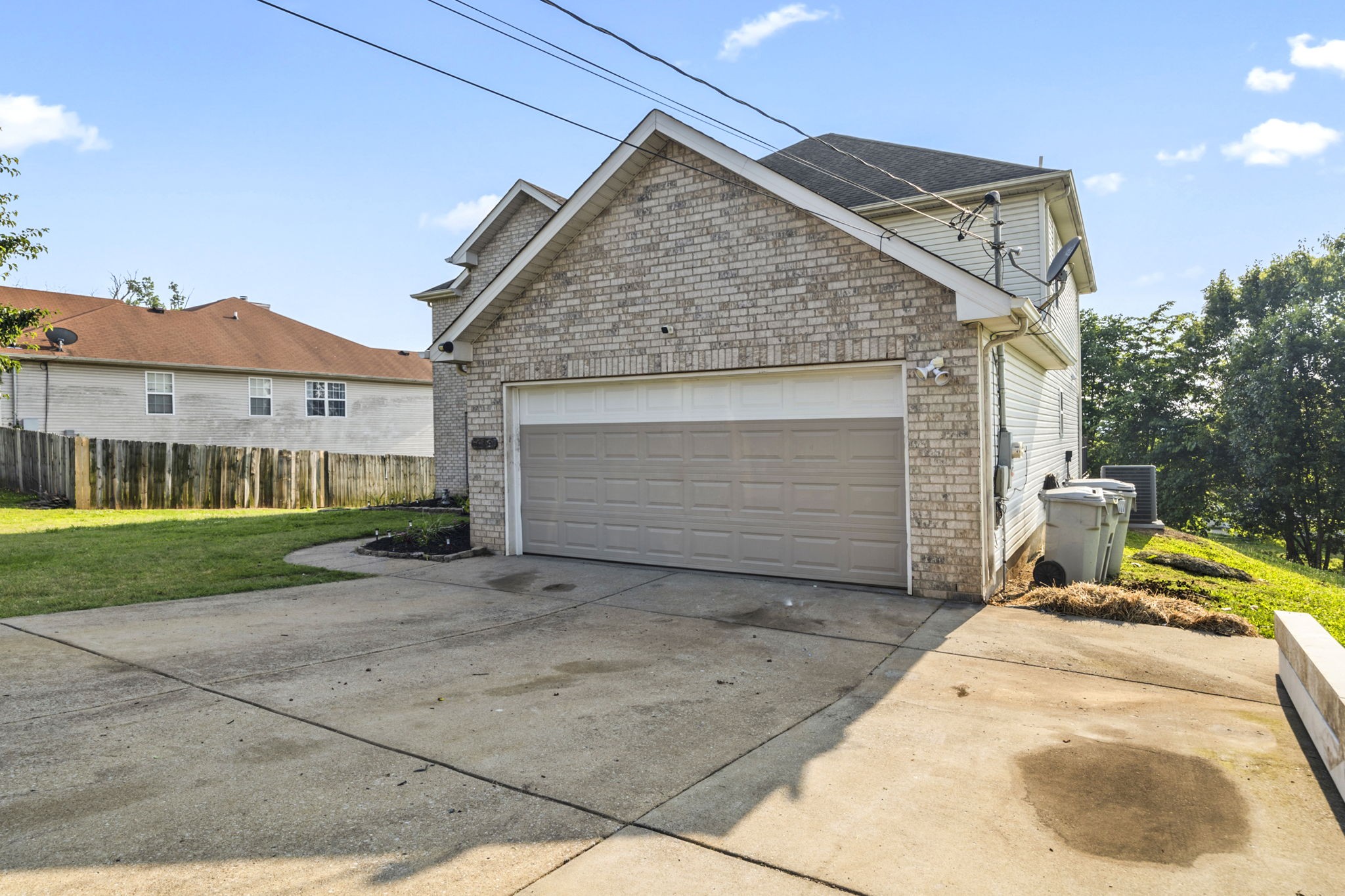 630 Holland Ridge Dr Property Photo 3