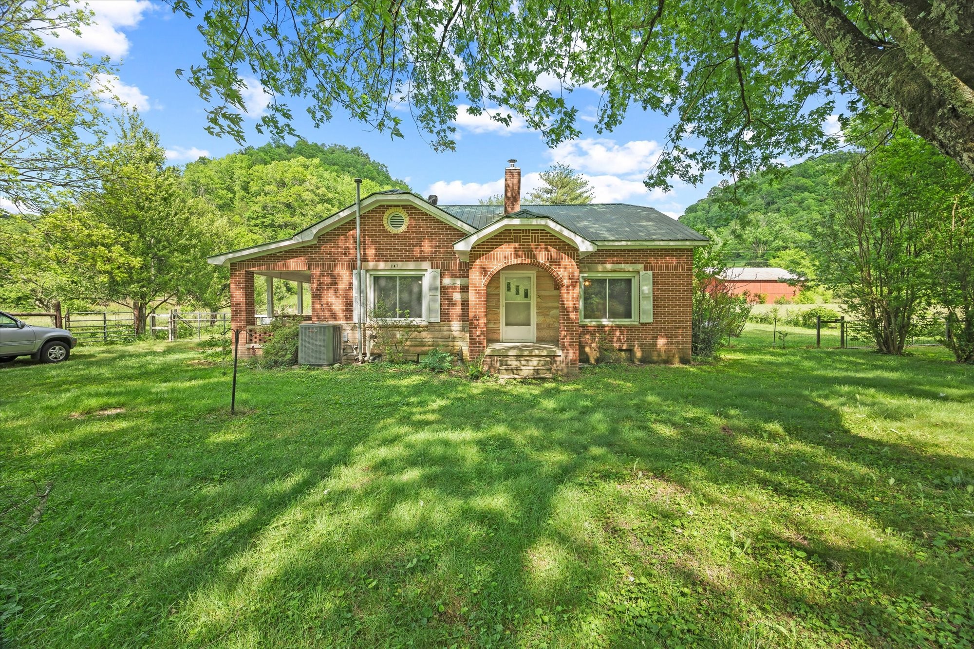 747 Hunting Creek Rd Property Photo 1