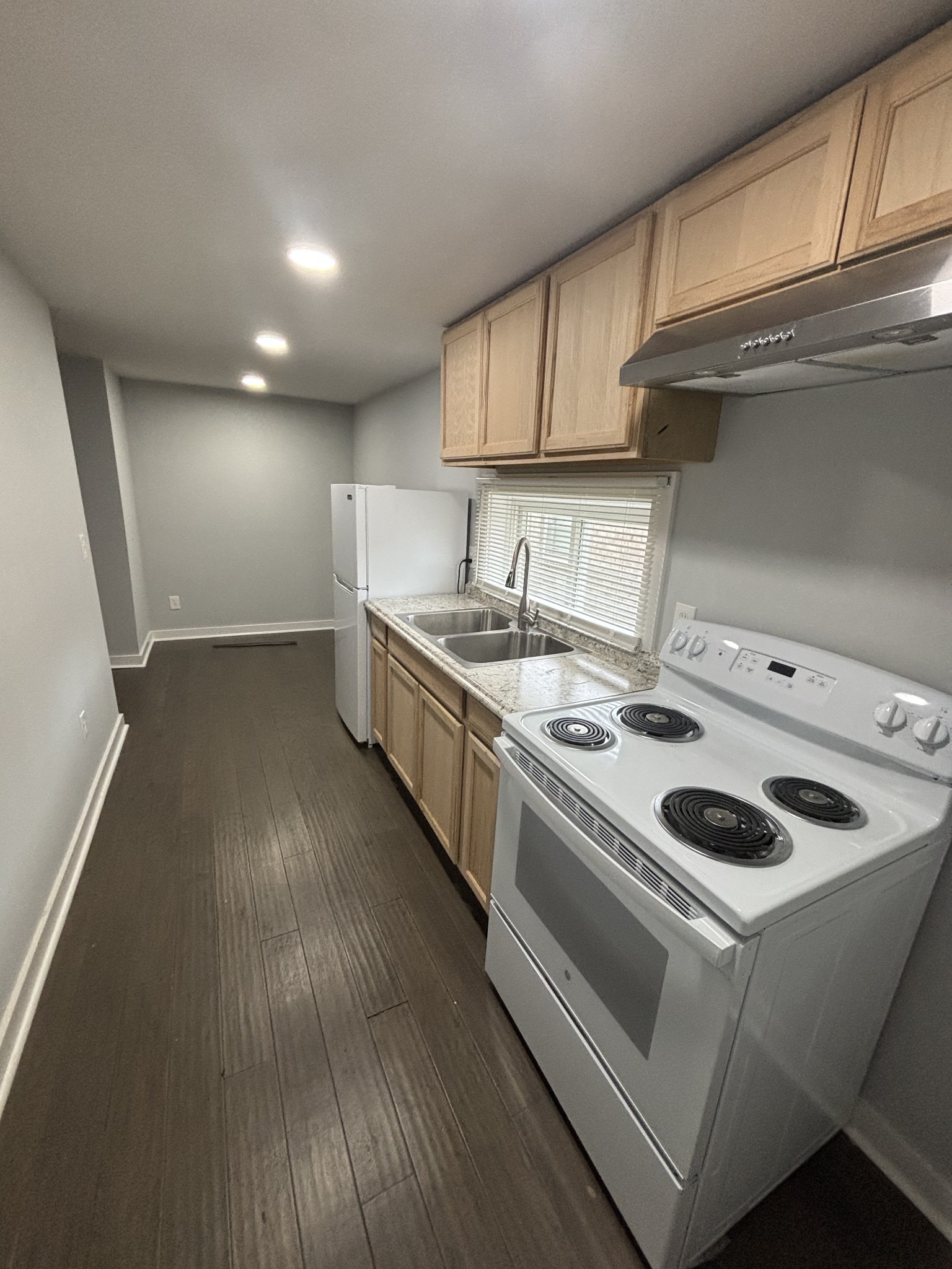 706 25th Ave, N Property Photo 3