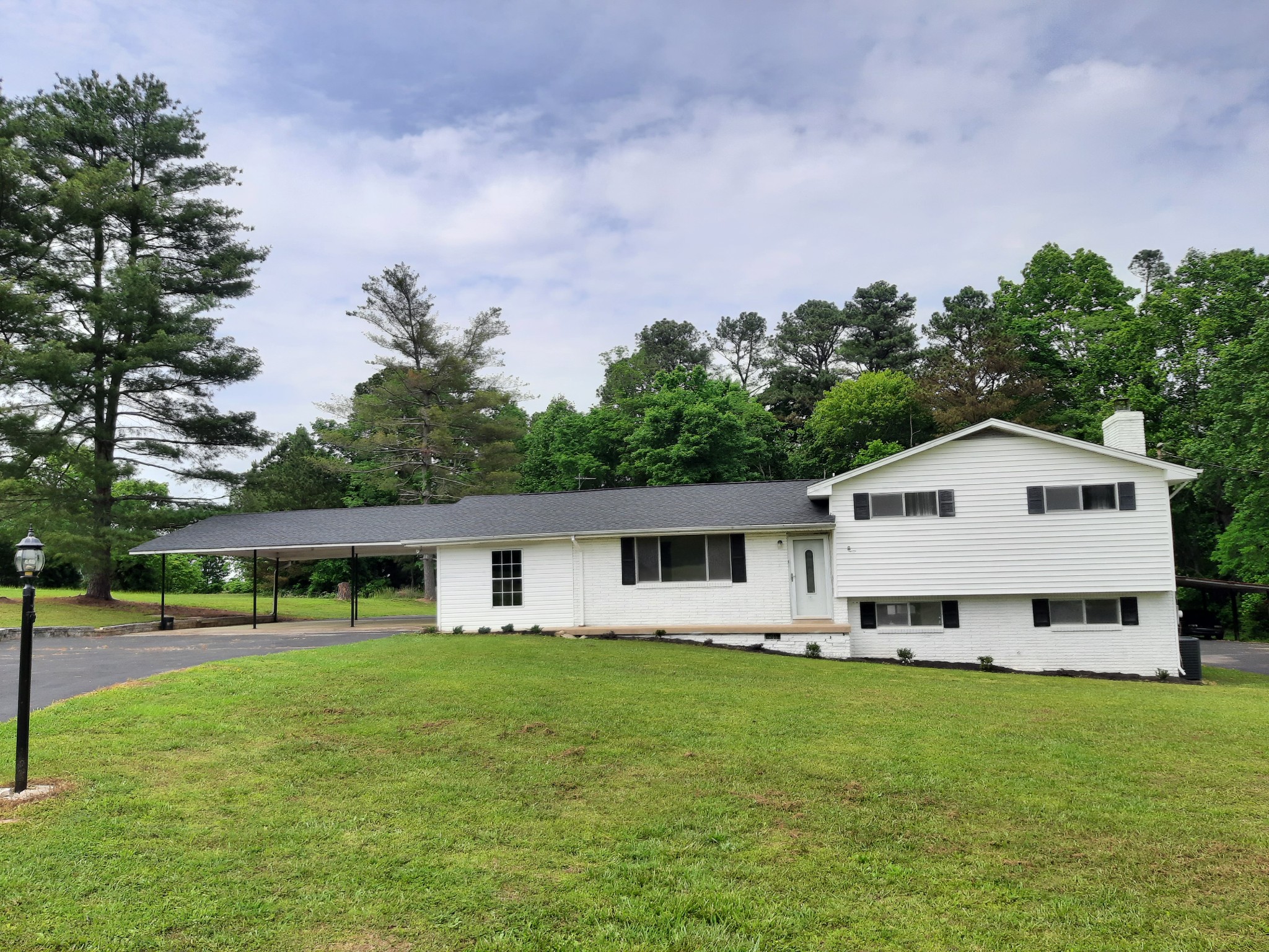 2790 Mosley Ferry Rd Property Photo