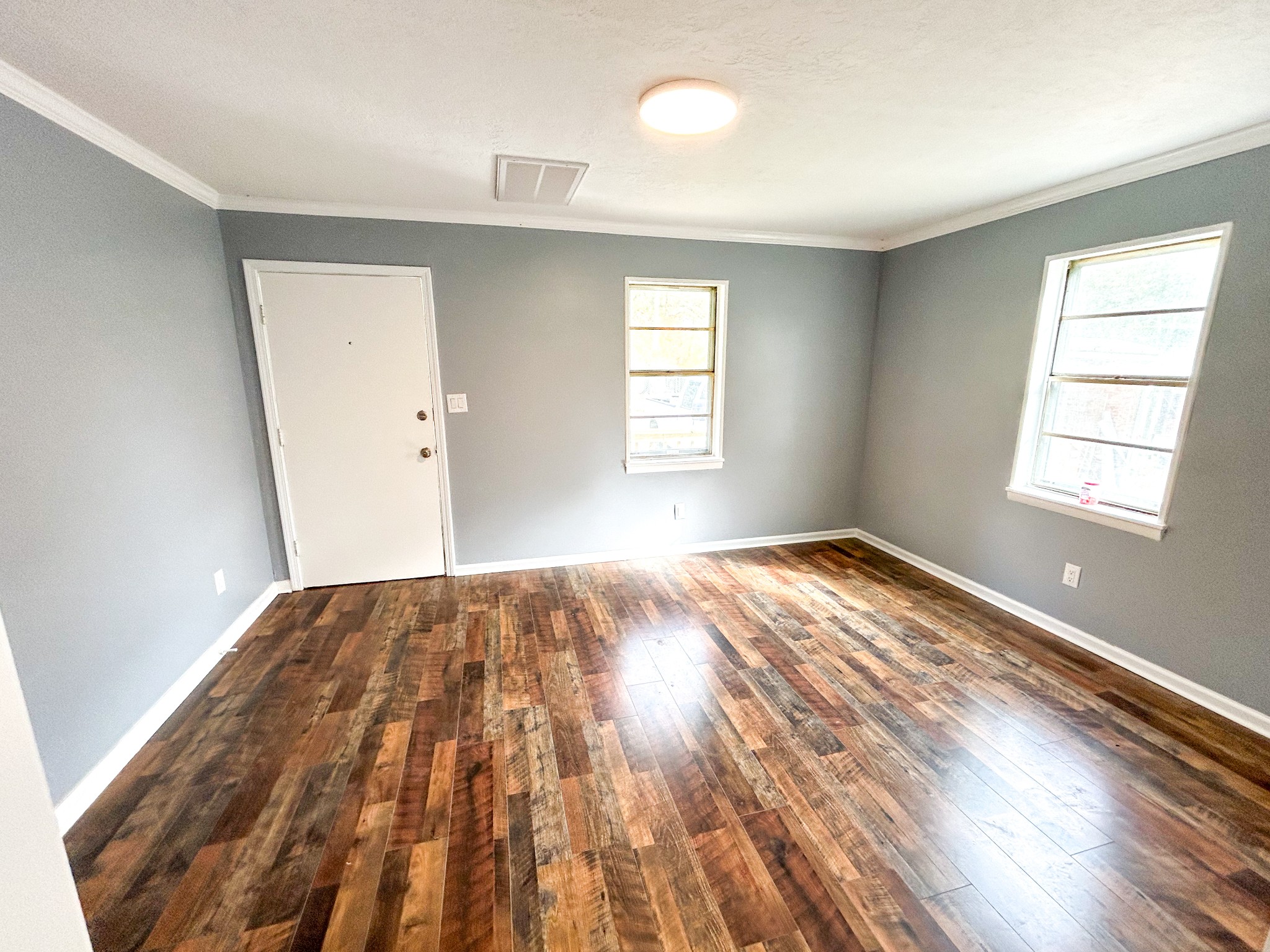 727 Powell St Property Photo 8