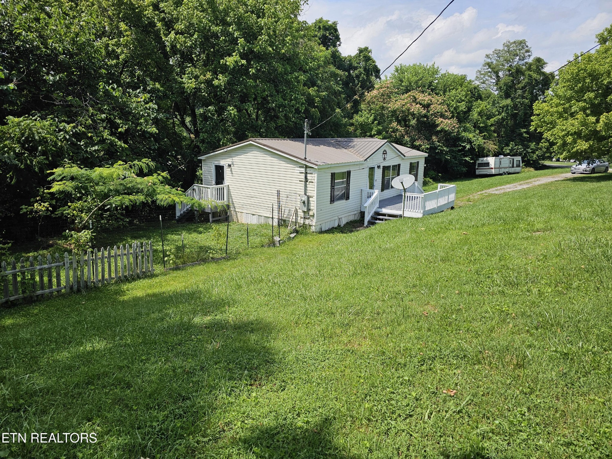 277 Coolidge Rd Property Photo 2