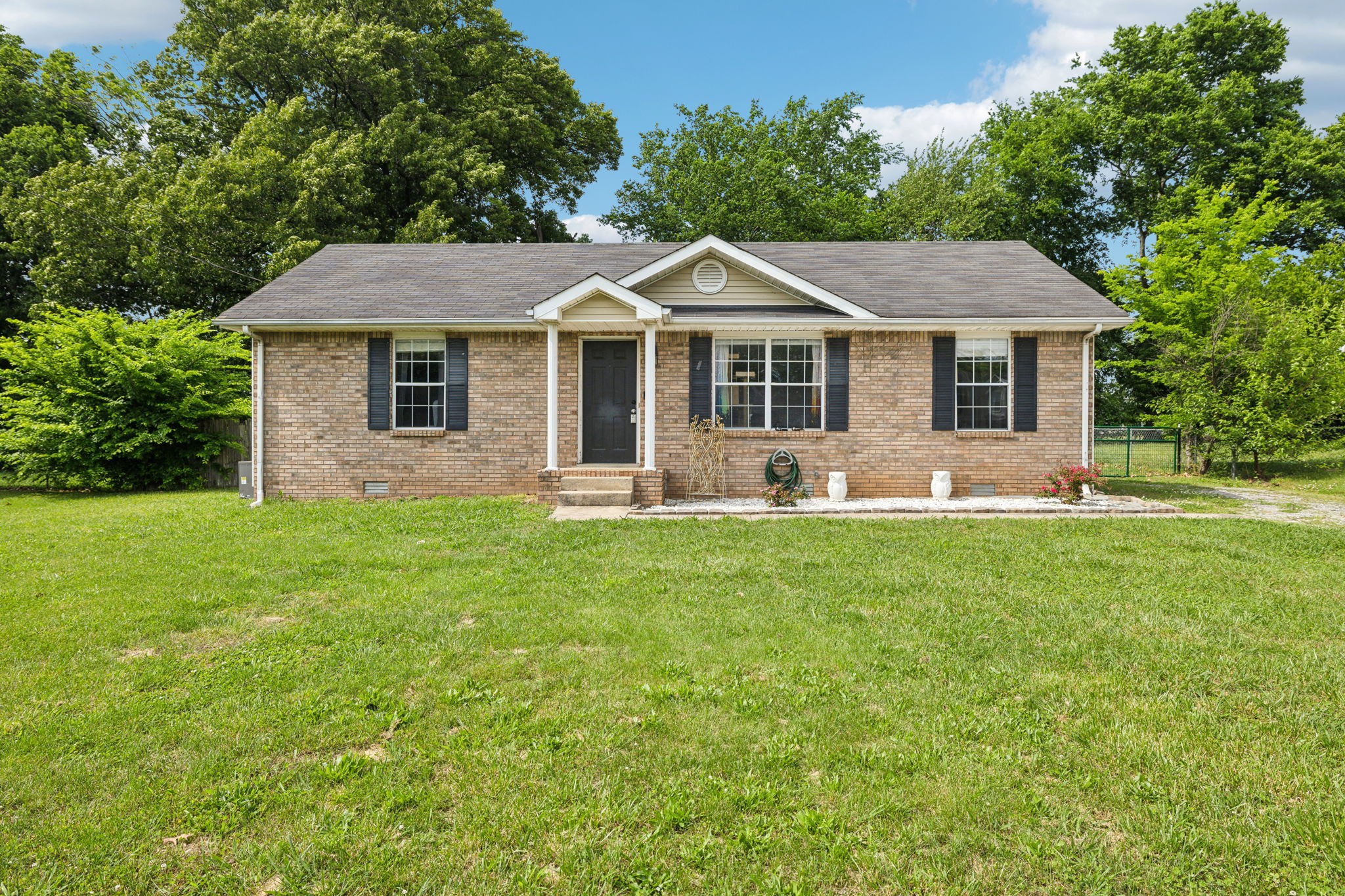 583 Oakmont Dr Property Photo 1