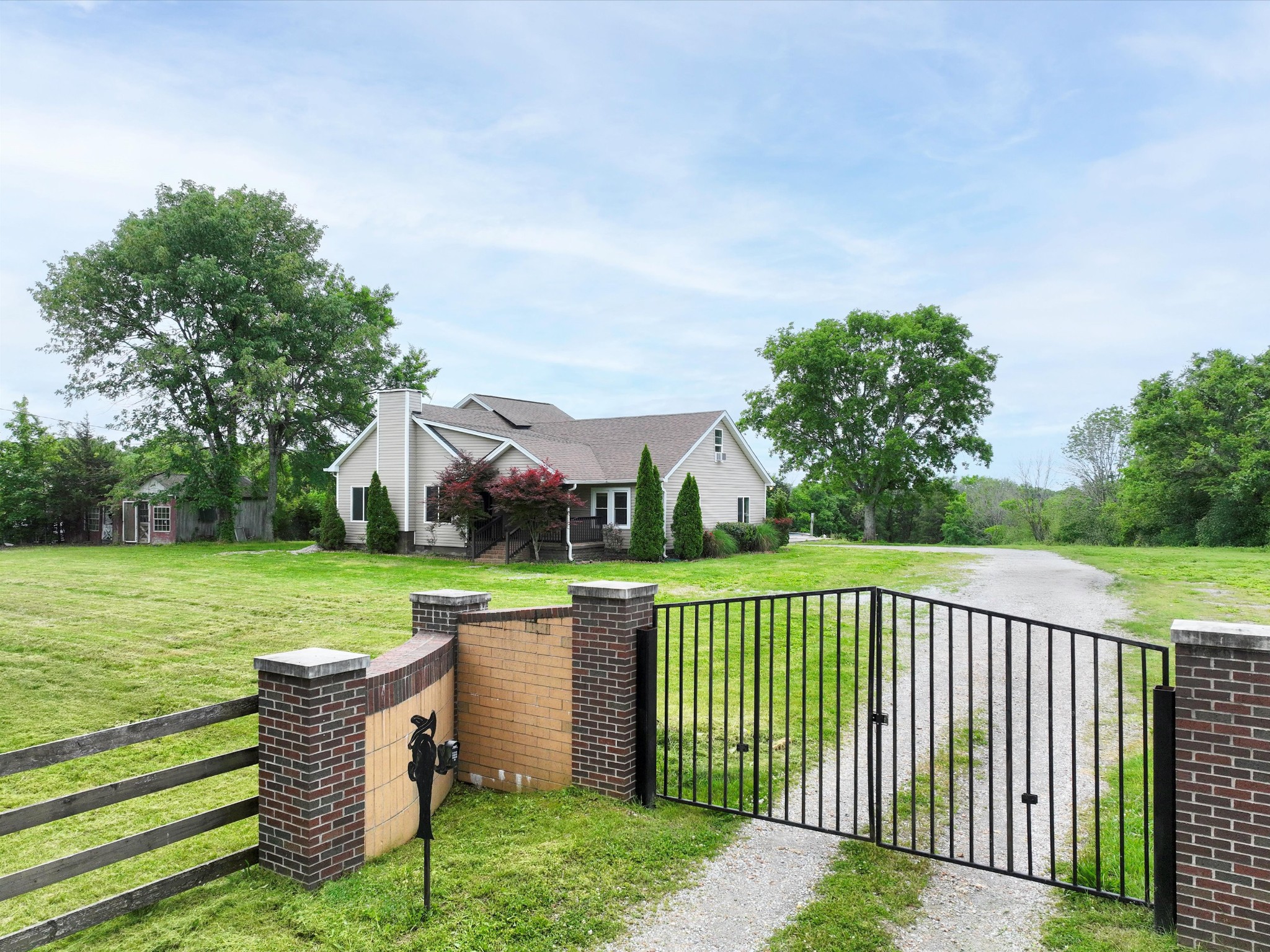 8913 Couchville Pike Property Photo 1