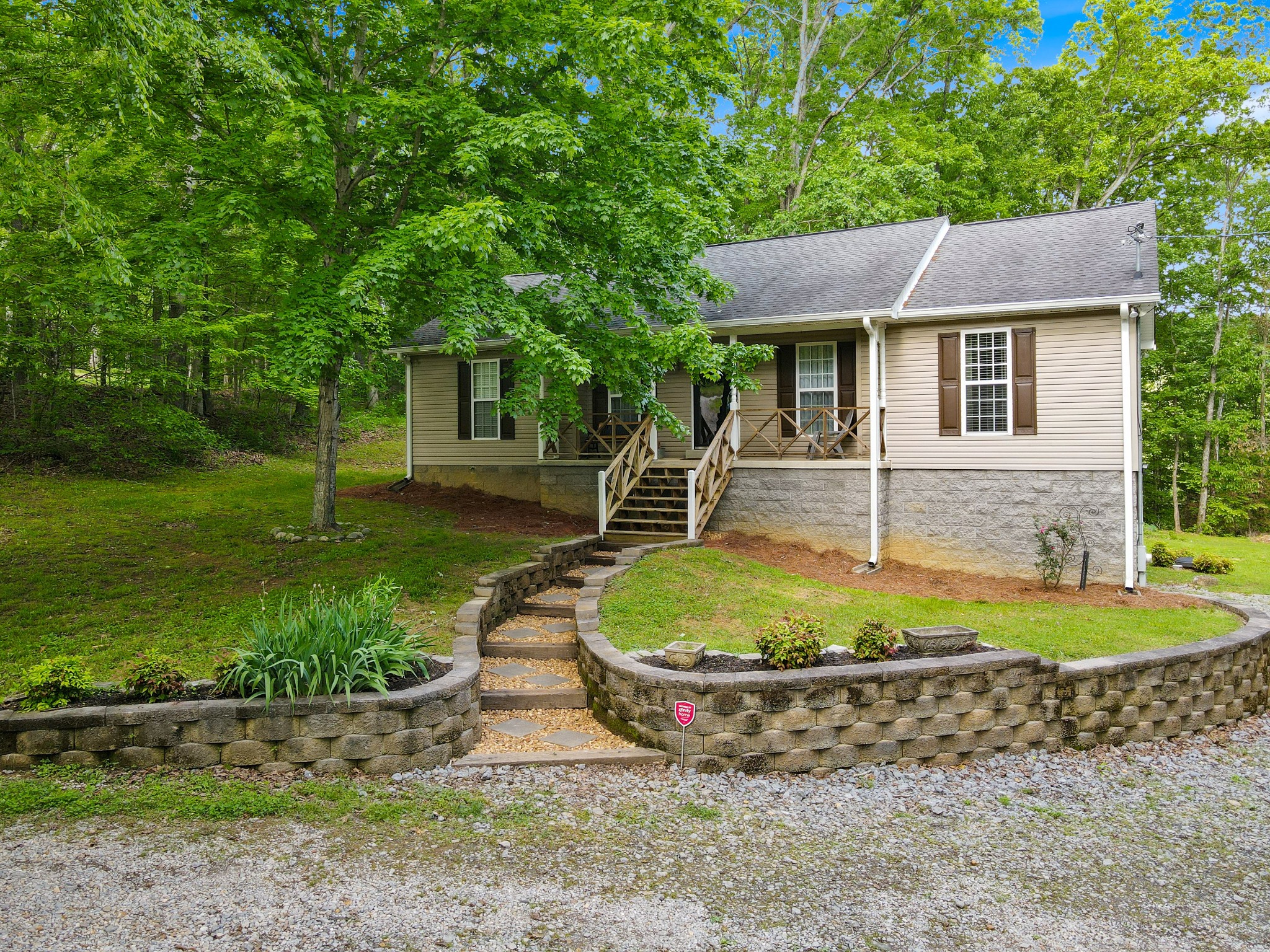 1056 Simms Heights Rd Property Photo 2