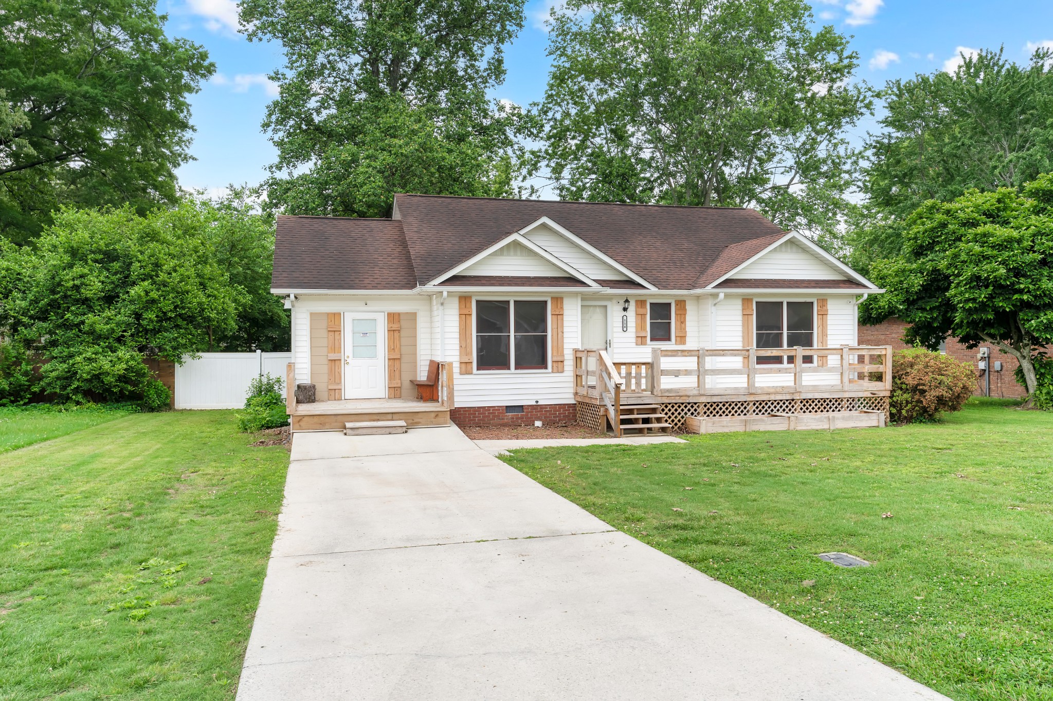 114 Bradbury Ct Property Photo