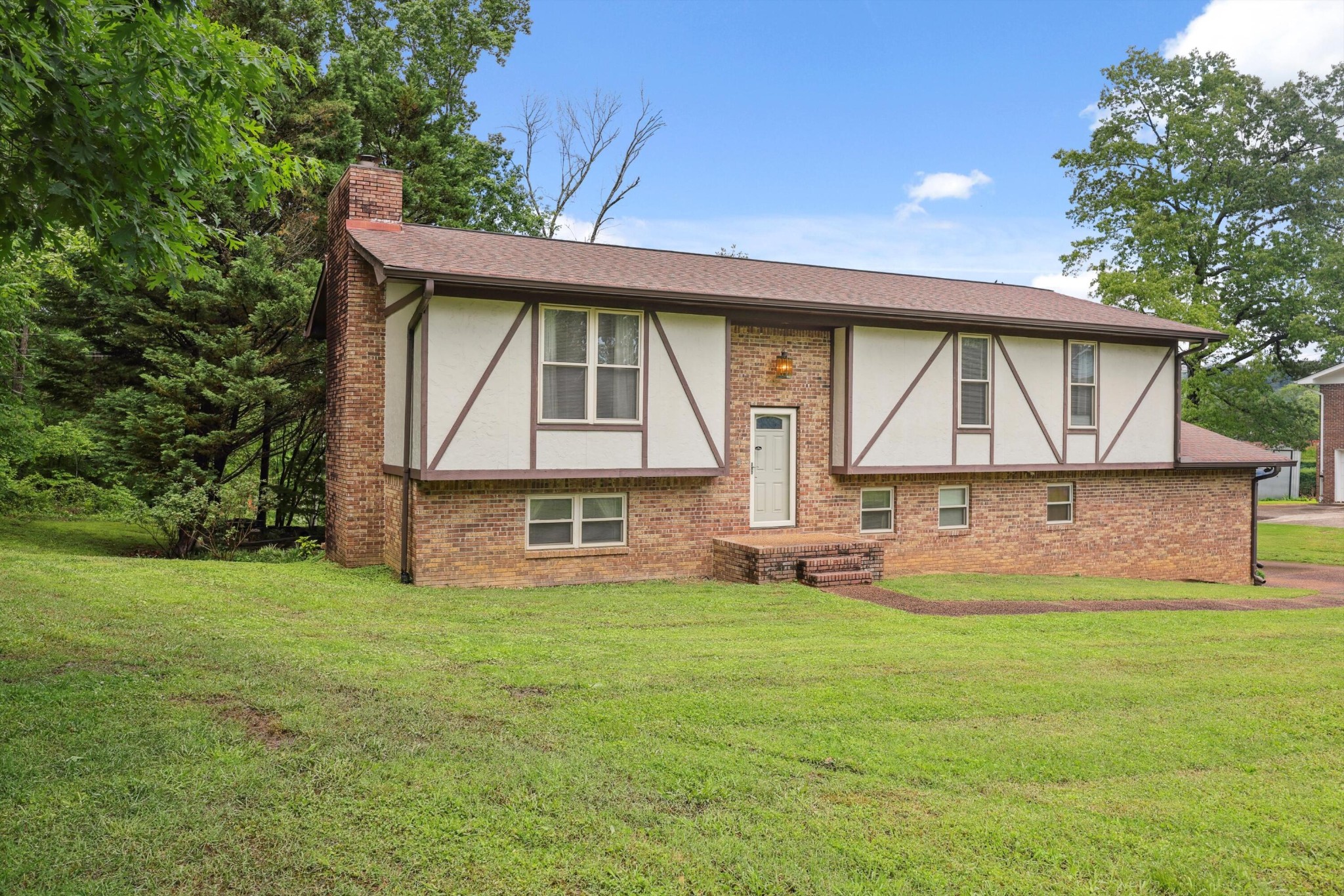 7470 Twin Brook Drive Property Photo 3