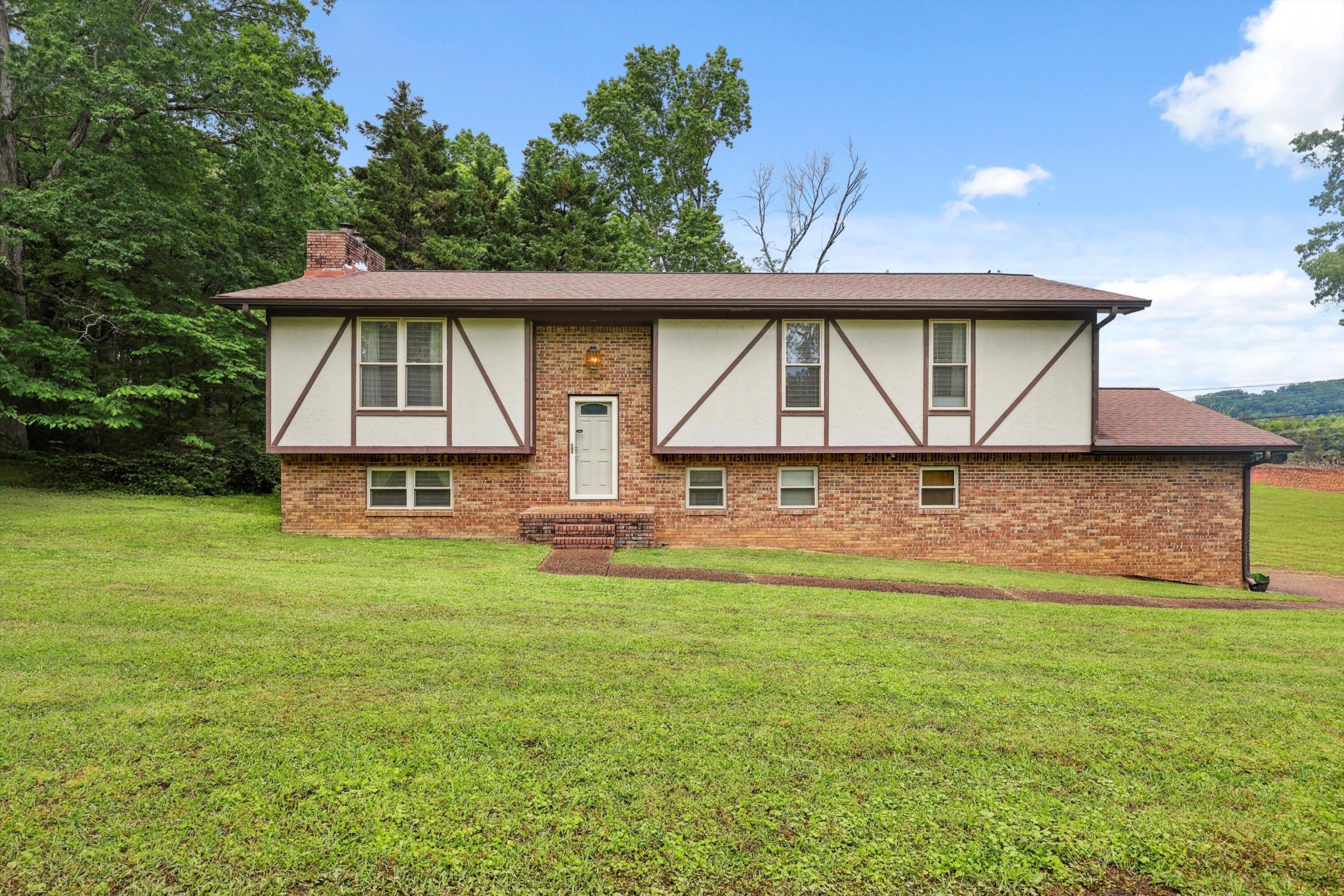 7470 Twin Brook Drive Property Photo 4