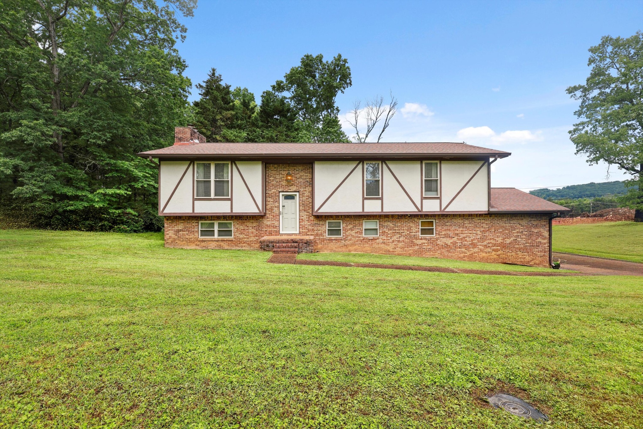 7470 Twin Brook Drive Property Photo 5