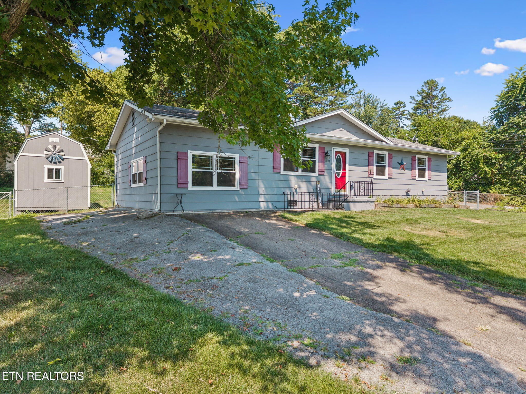 6201 Moore Rd Property Photo 6