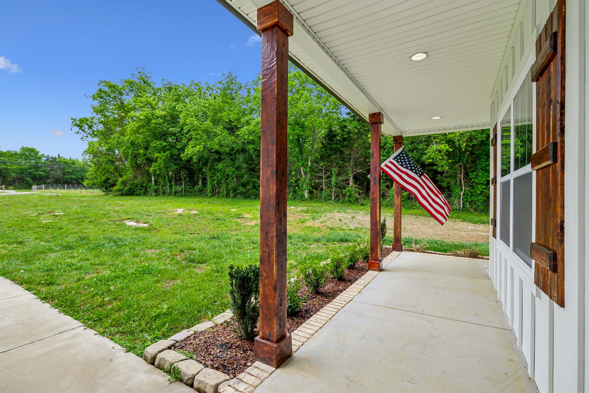 7575 Carthage Hwy Property Photo 1