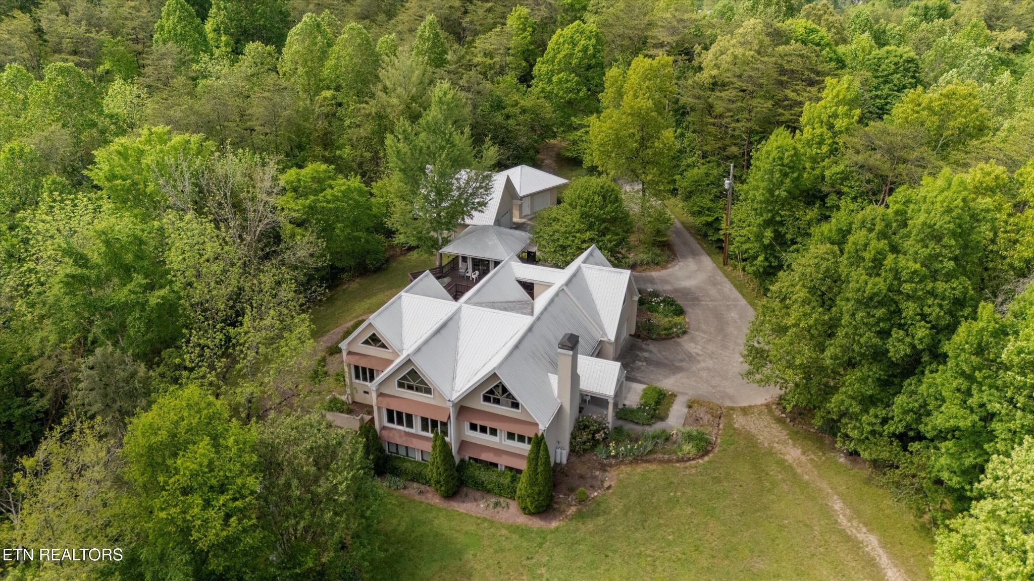 530 Blockhouse Rd Property Photo 1