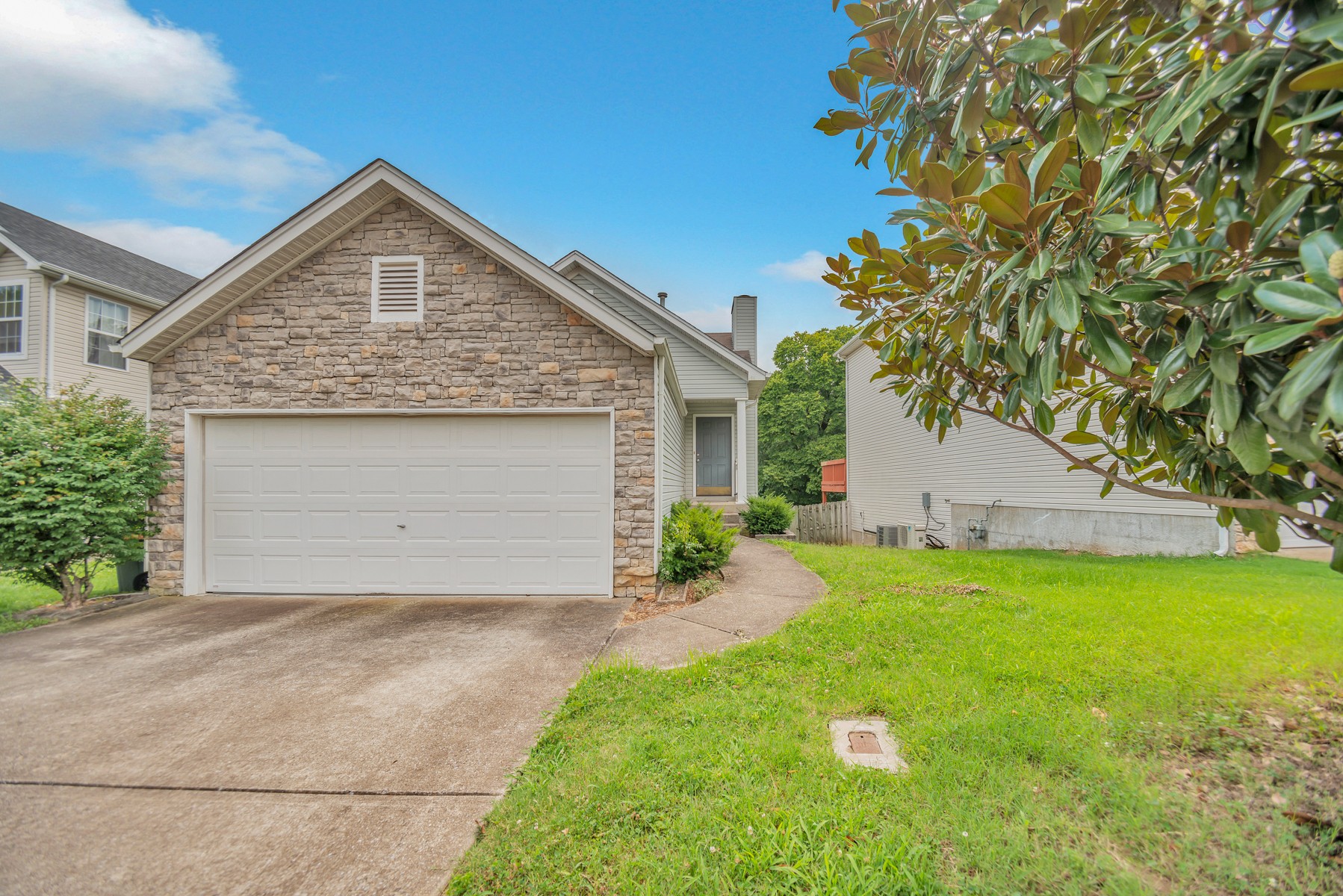 4232 Chesney Glen Dr Property Photo