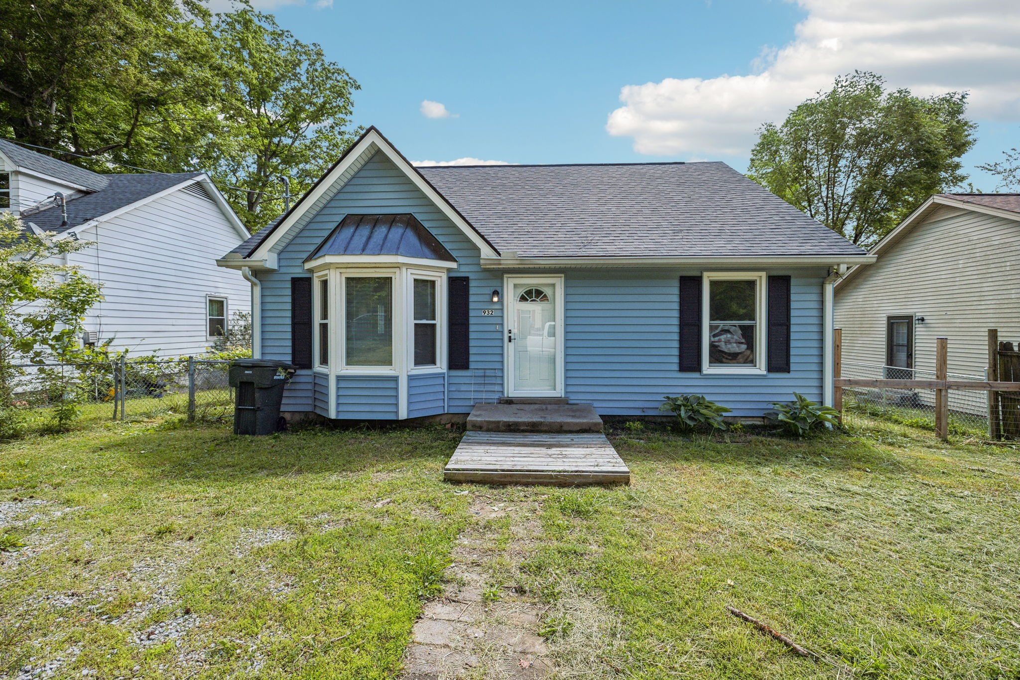 932 Circle Dr Property Photo