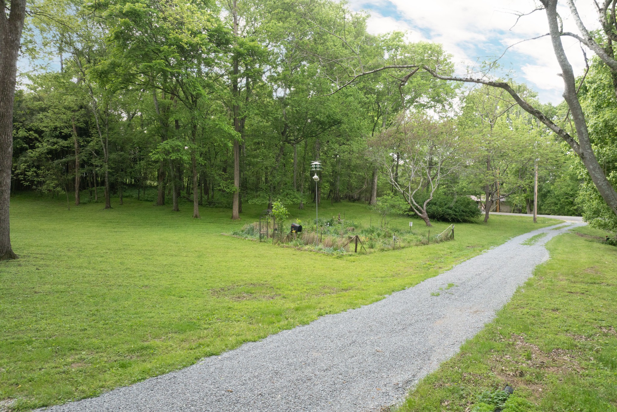 2146 Glencoe Rd Property Photo 4
