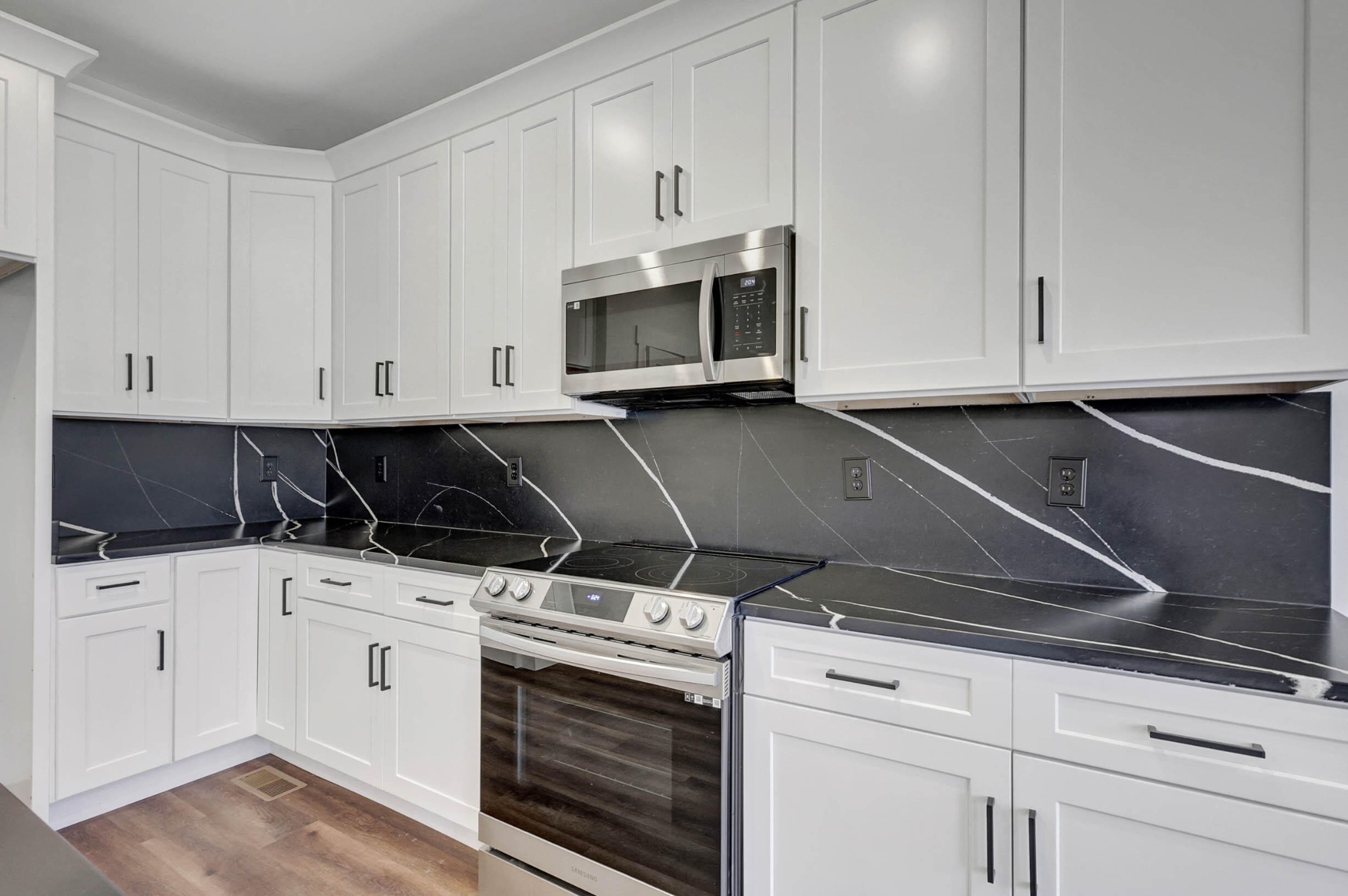 7592 Grasshopper Road Property Photo 9