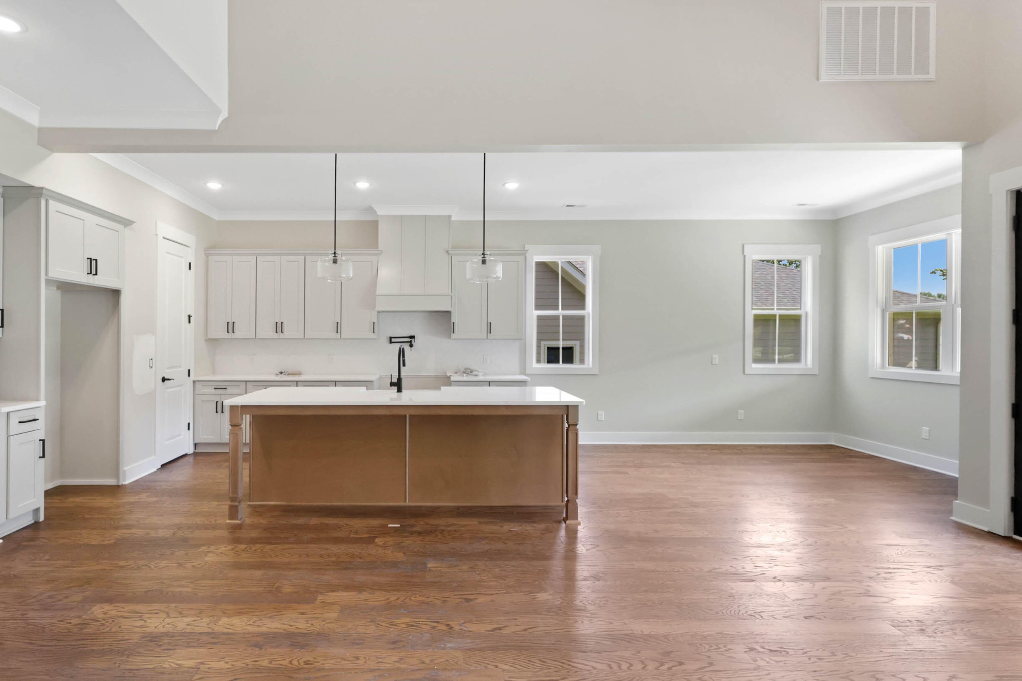 8112 Sir Oliphant Way Property Photo 4