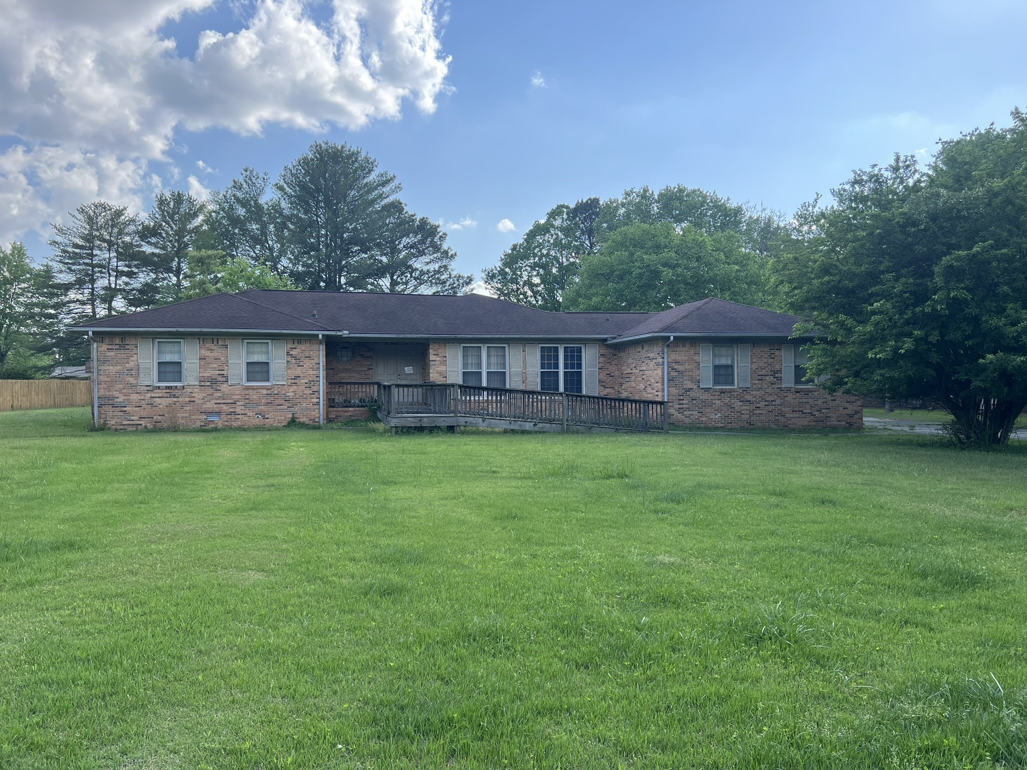402 Twelve Oaks Rd Property Photo 1