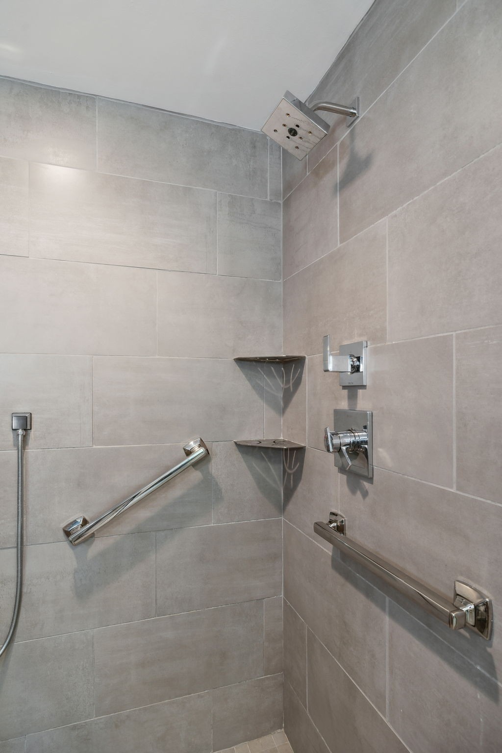 3201 Aspen Grove Dr Property Photo 26