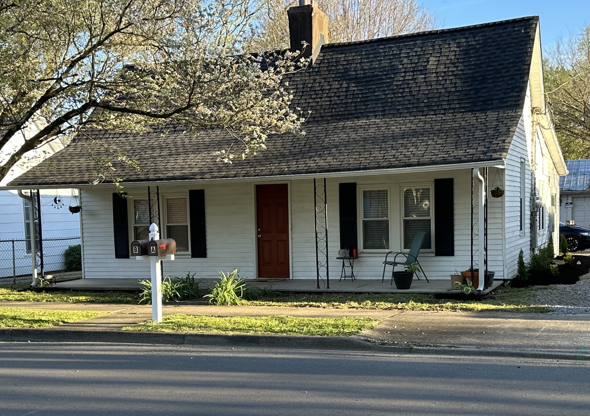 618 E Vine St Property Photo