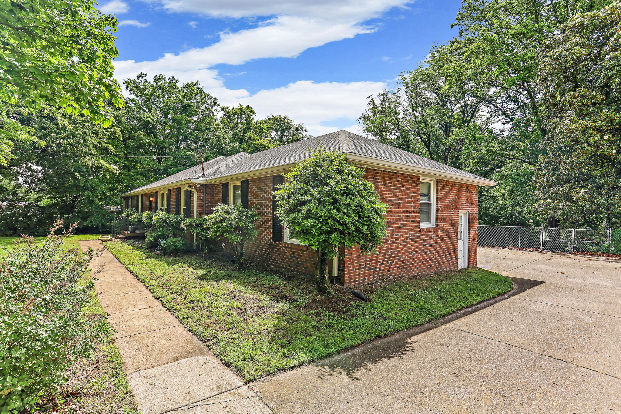 313 Timberdale Ct Property Photo 6