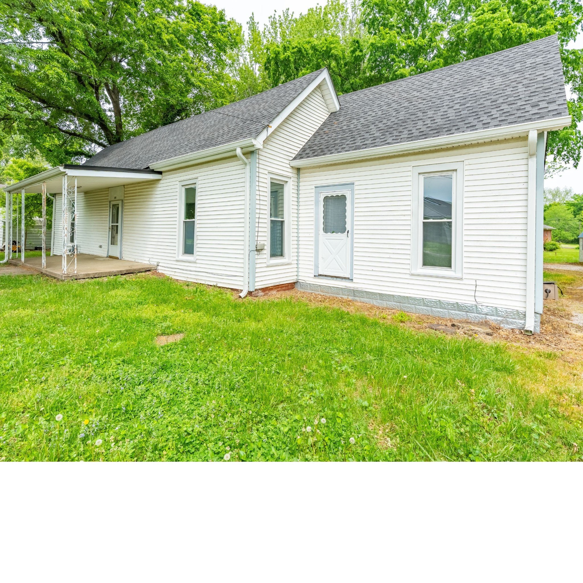 144 E Mill St Property Photo