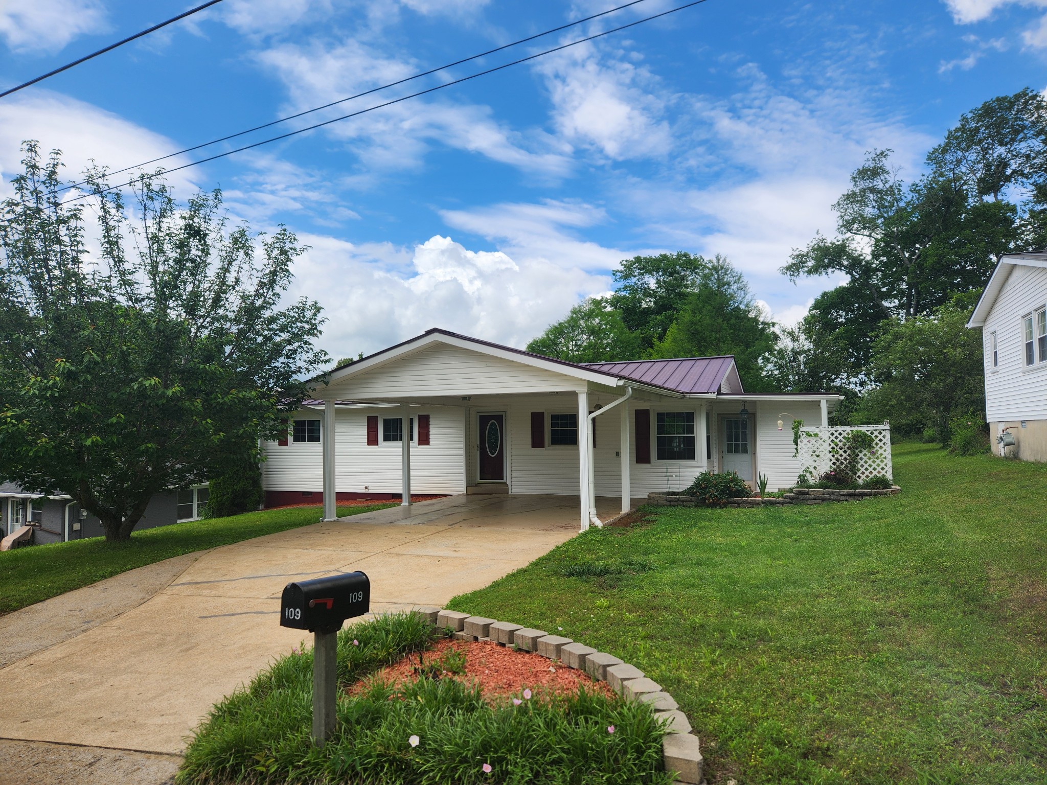 109 Harvey Dr Property Photo